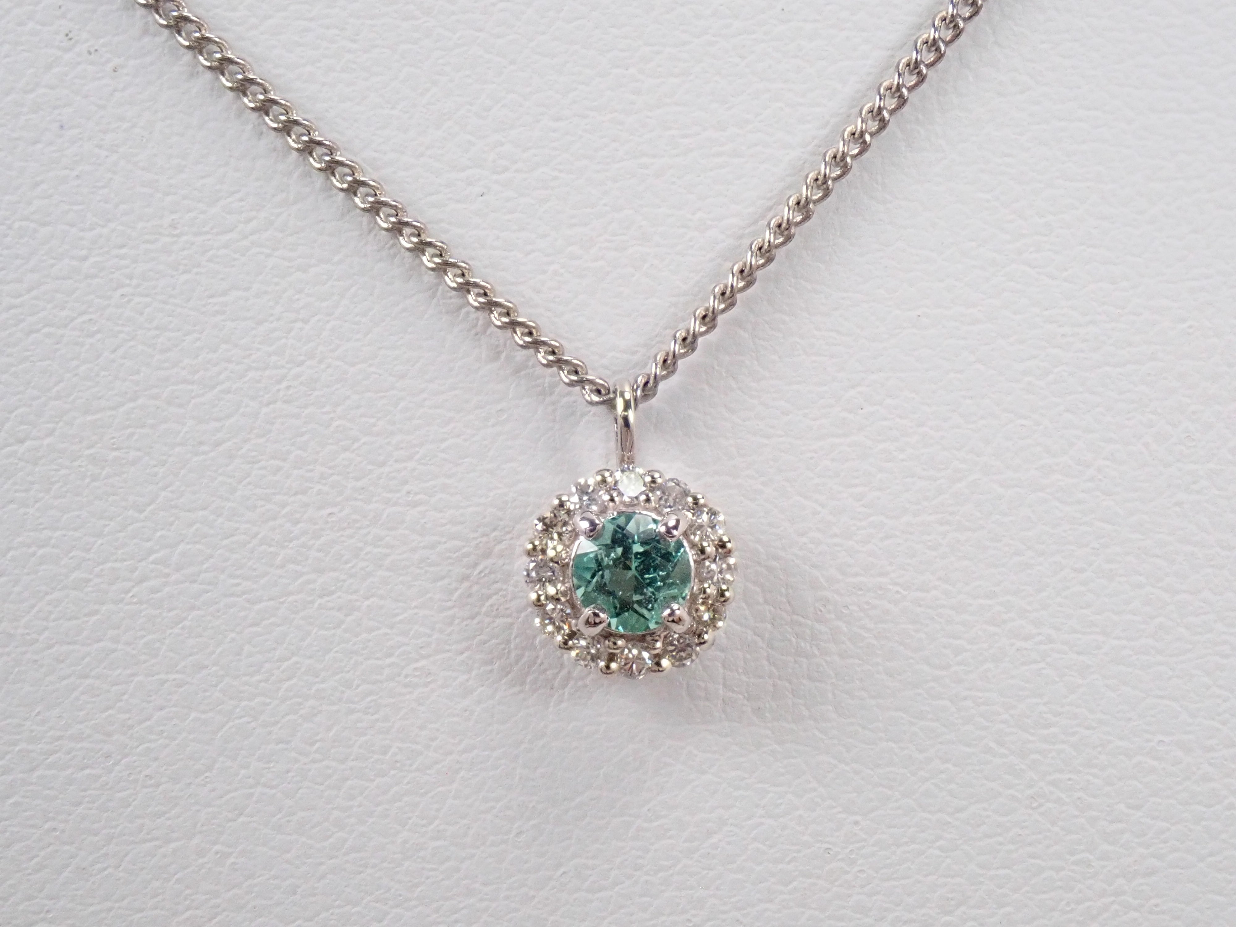 【抽選販売0812_02】Pt900 コロンビア産ミントカラーエメラルド 4mm/0.22ct ・ダイヤモンド0.16ctペンダントトップ（ネックレストップ）鑑別書