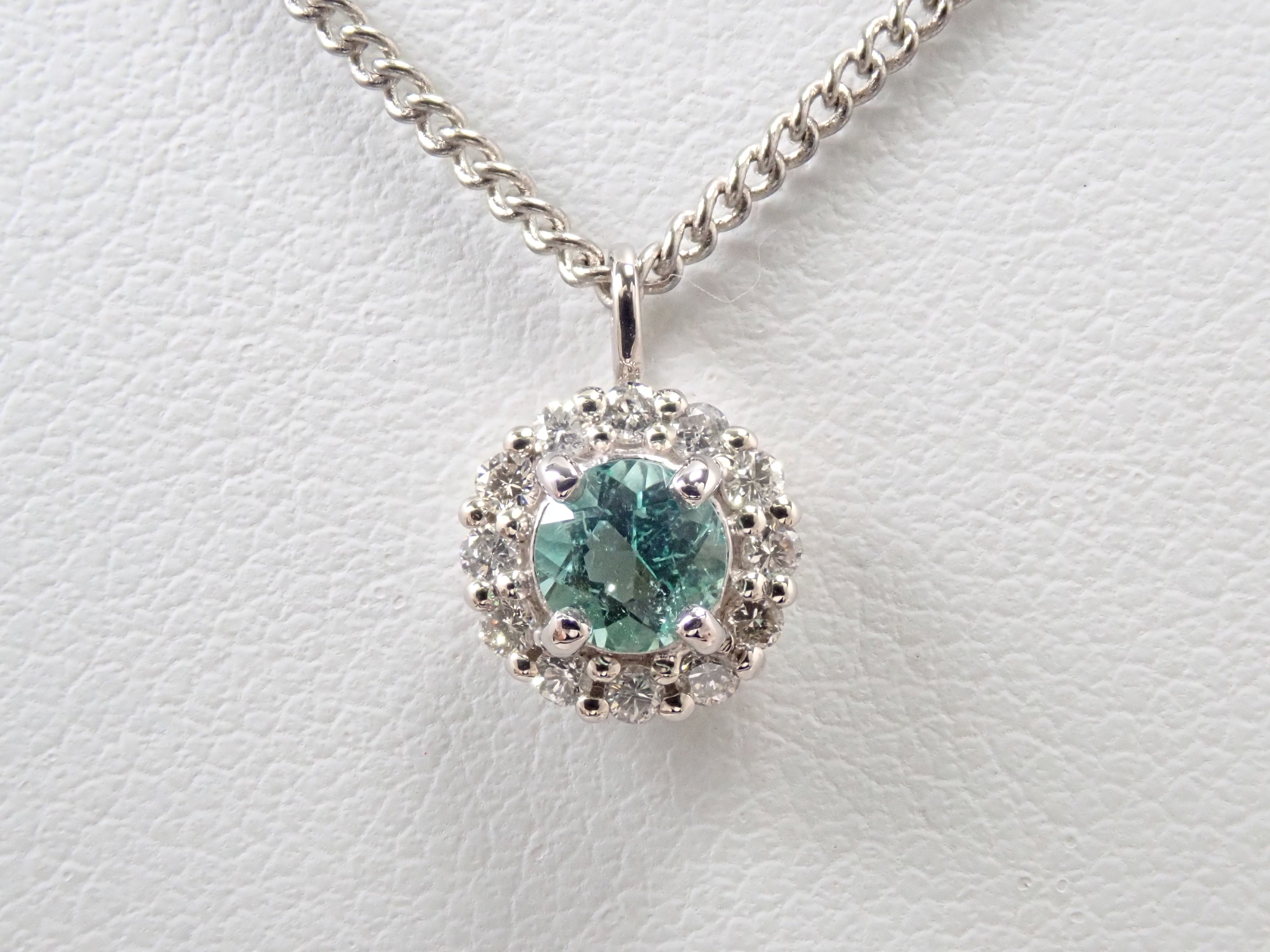【抽選販売0812_02】Pt900 コロンビア産ミントカラーエメラルド 4mm/0.22ct ・ダイヤモンド0.16ctペンダントトップ（ネックレストップ）鑑別書