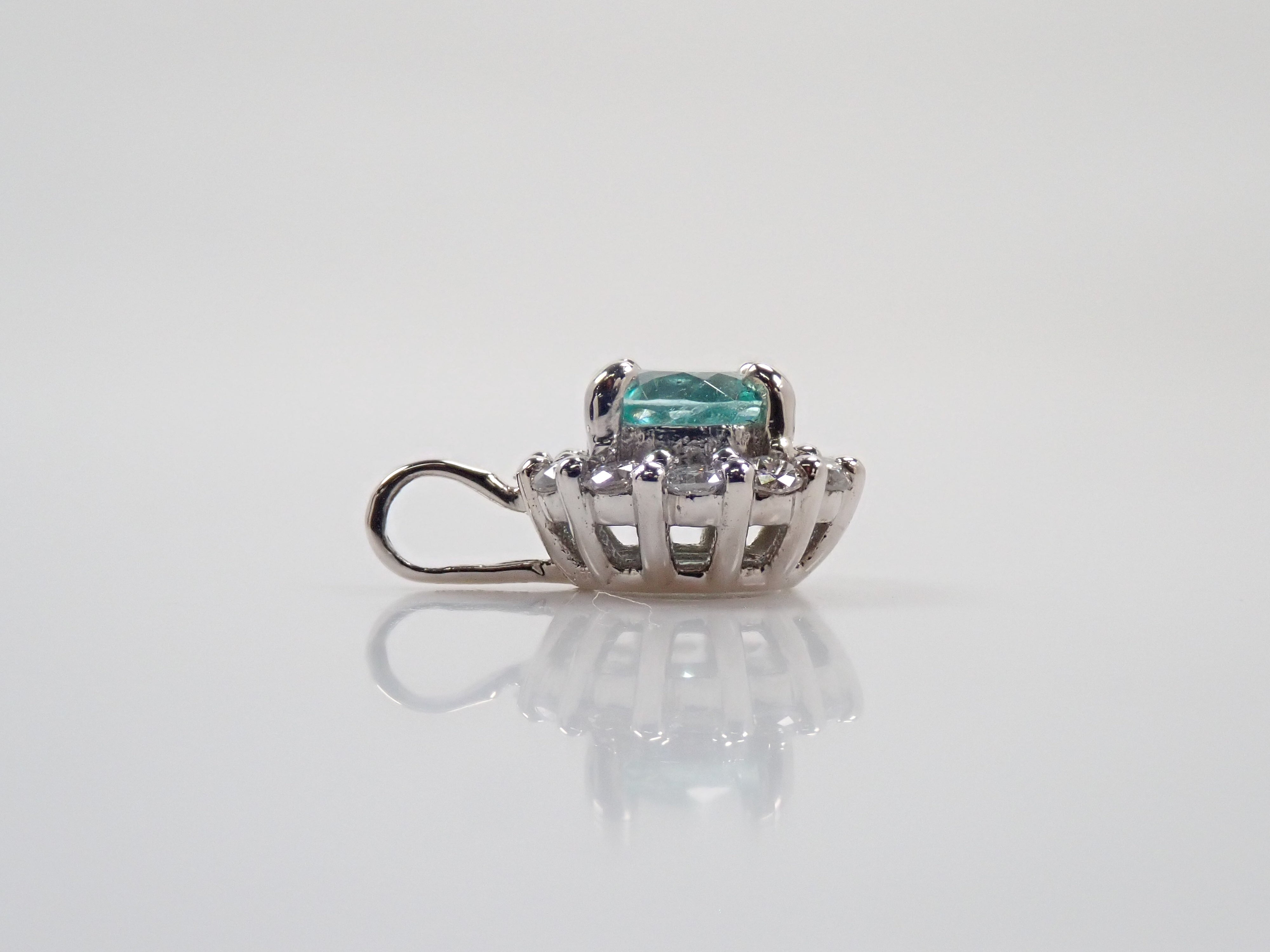 【抽選販売0812_02】Pt900 コロンビア産ミントカラーエメラルド 4mm/0.22ct ・ダイヤモンド0.16ctペンダントトップ（ネックレストップ）鑑別書