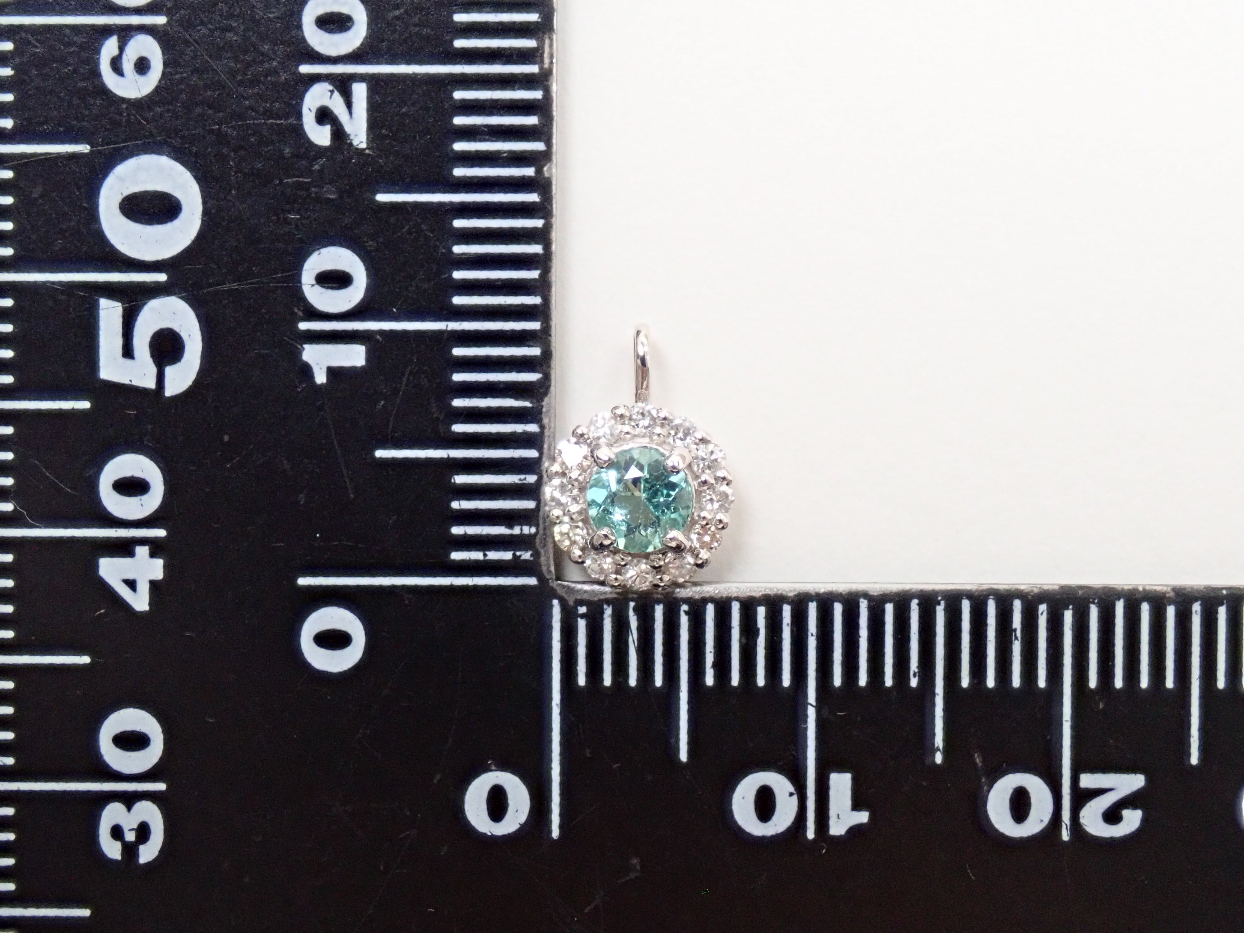 【抽選販売0812_02】Pt900 コロンビア産ミントカラーエメラルド 4mm/0.22ct ・ダイヤモンド0.16ctペンダントトップ（ネックレストップ）鑑別書