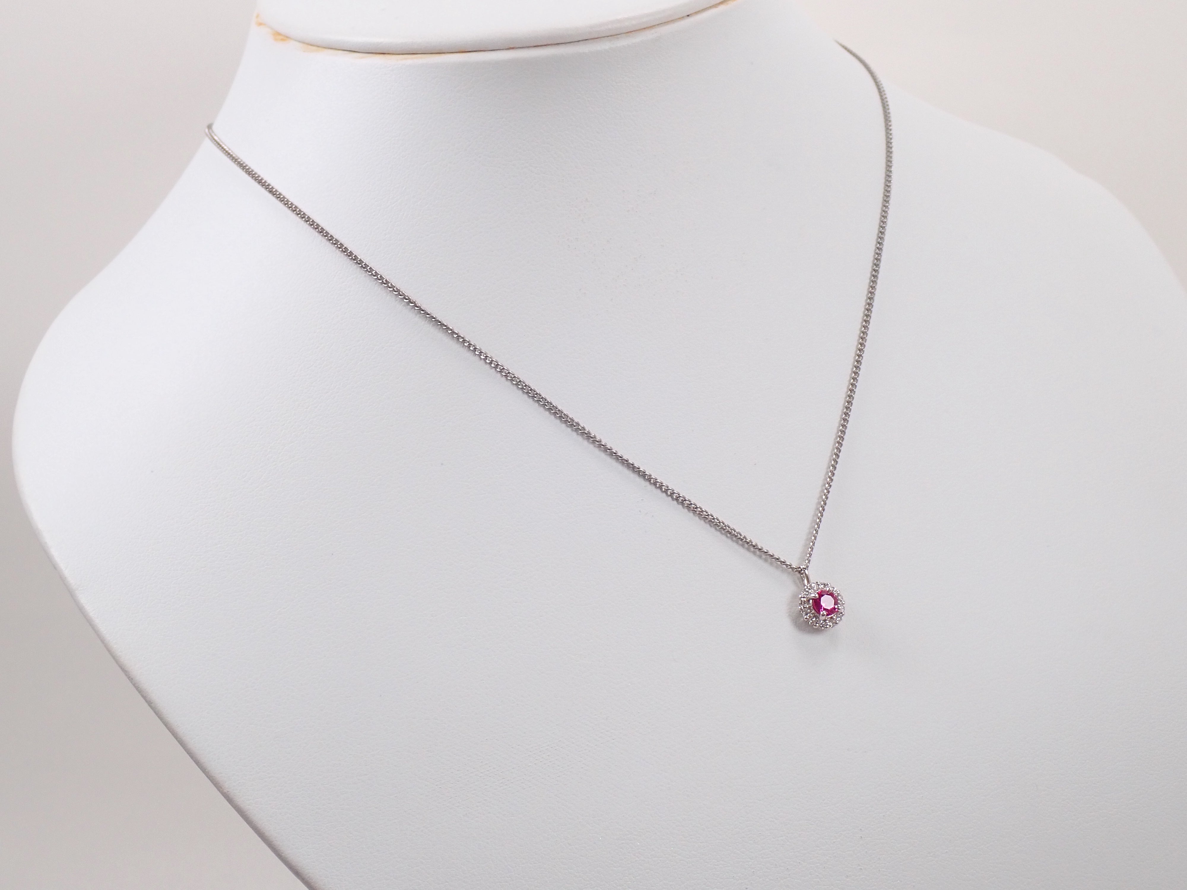 【抽選販売0812_05】Pt900 モザンビーク産ルビー 4mm/0.3ct ・ダイヤモンド0.16ctペンダントトップ（ネックレストップ）鑑別書