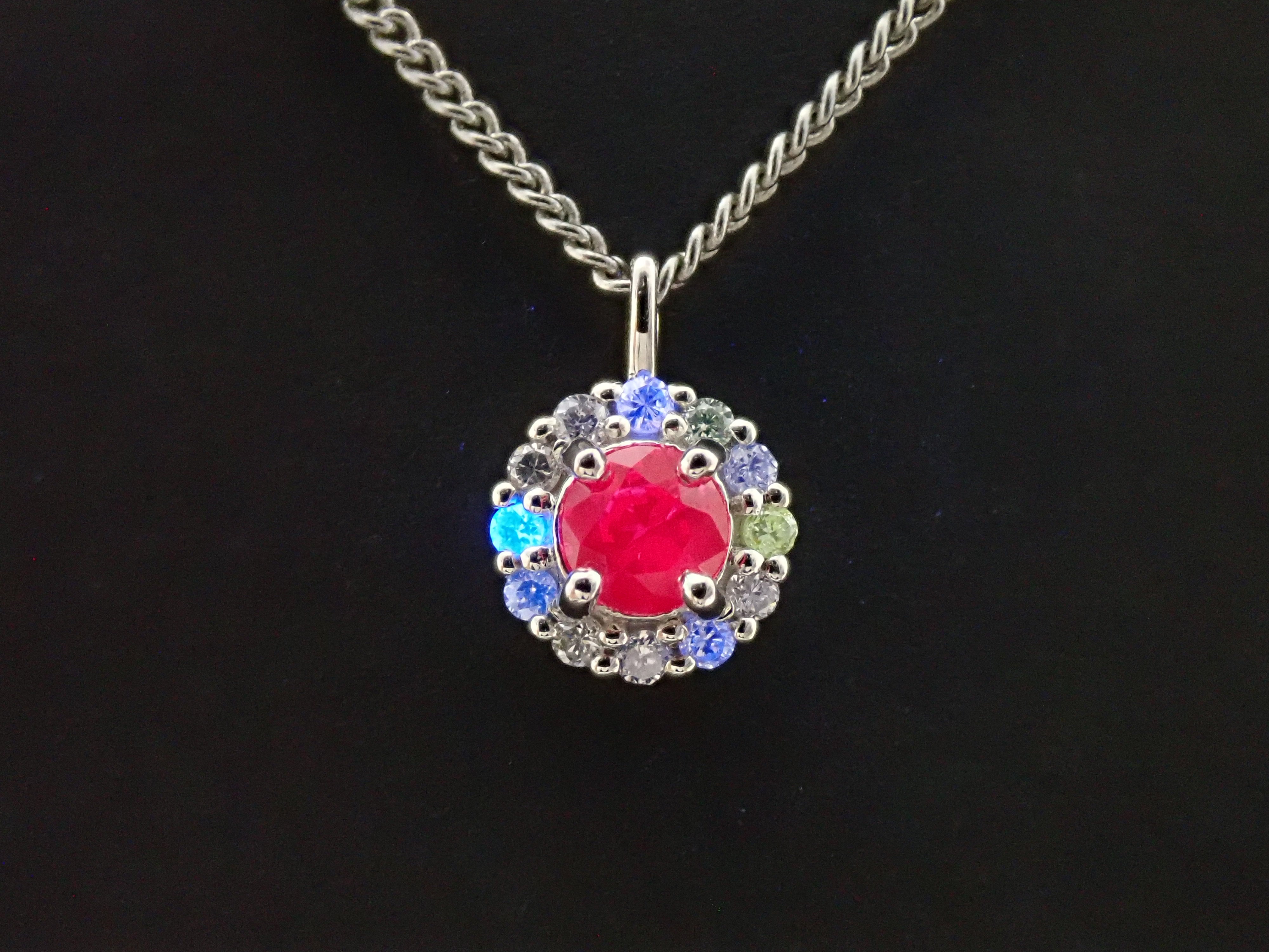 【抽選販売0812_05】Pt900 モザンビーク産ルビー 4mm/0.3ct ・ダイヤモンド0.16ctペンダントトップ（ネックレストップ）鑑別書