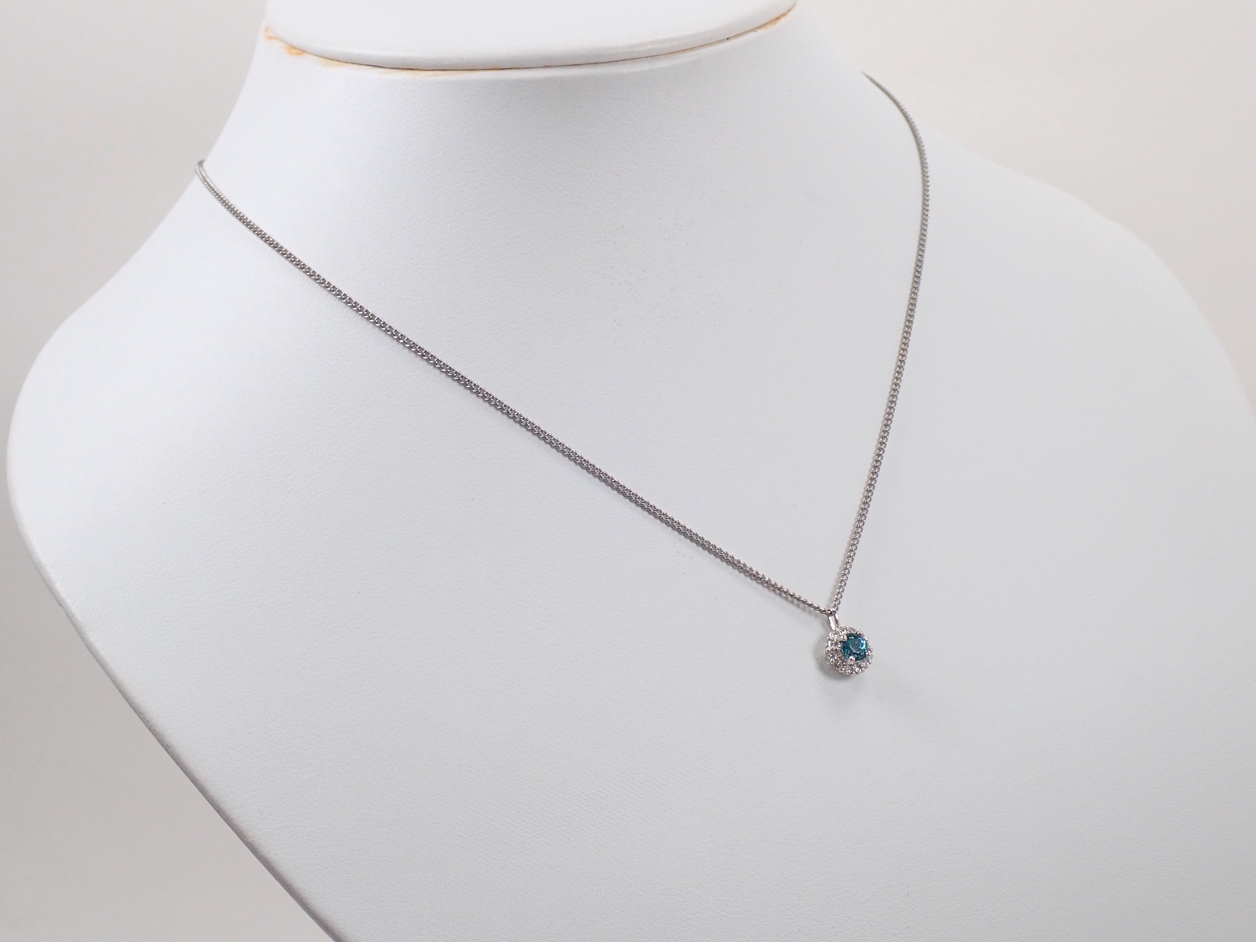 【抽選販売0812_04】Pt900 ブラジル産シーフォームトルマリン 4mm/0.32ct ・ダイヤモンド0.16ctペンダントトップ（ネックレストップ）鑑別書