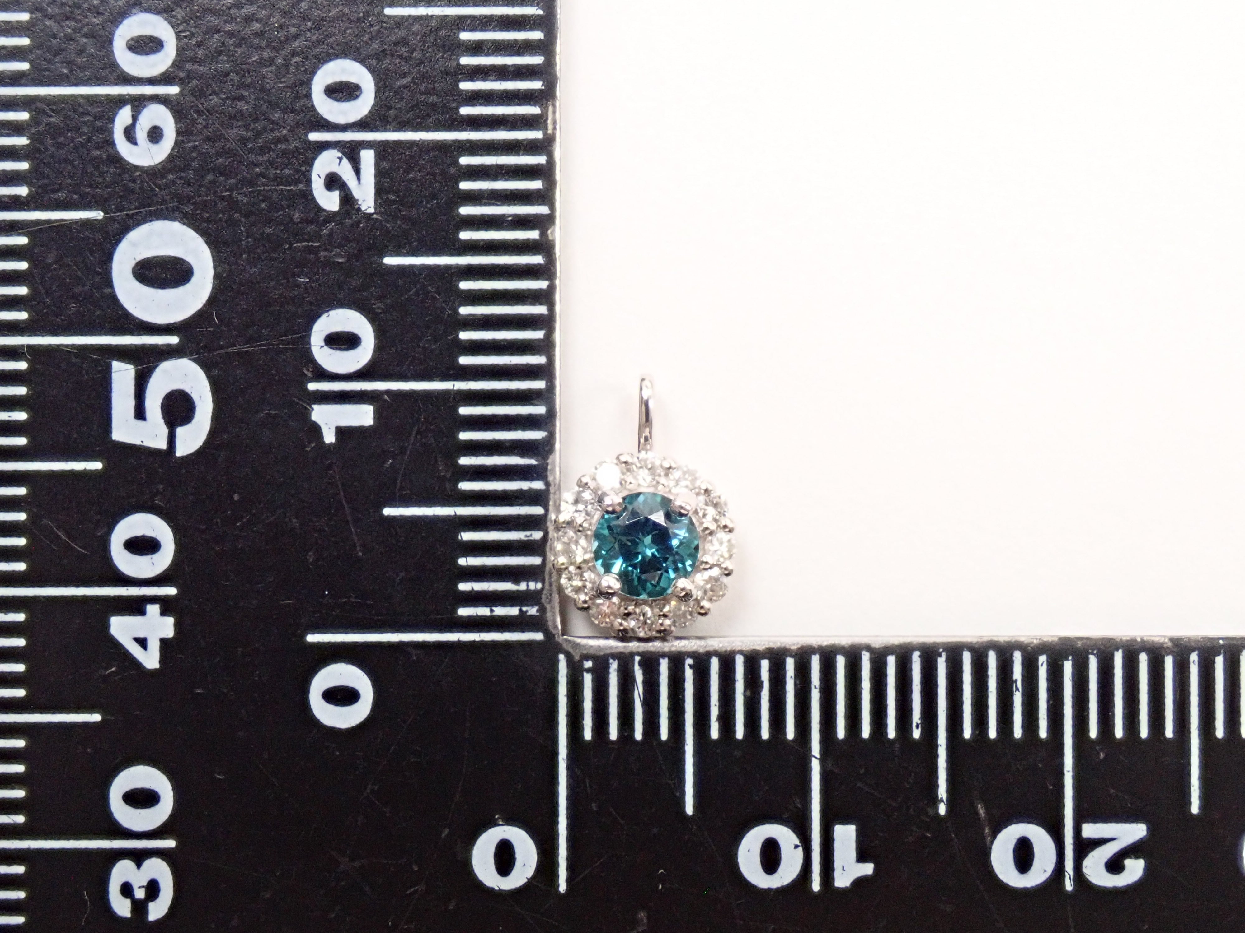 【抽選販売0812_04】Pt900 ブラジル産シーフォームトルマリン 4mm/0.32ct ・ダイヤモンド0.16ctペンダントトップ（ネックレストップ）鑑別書