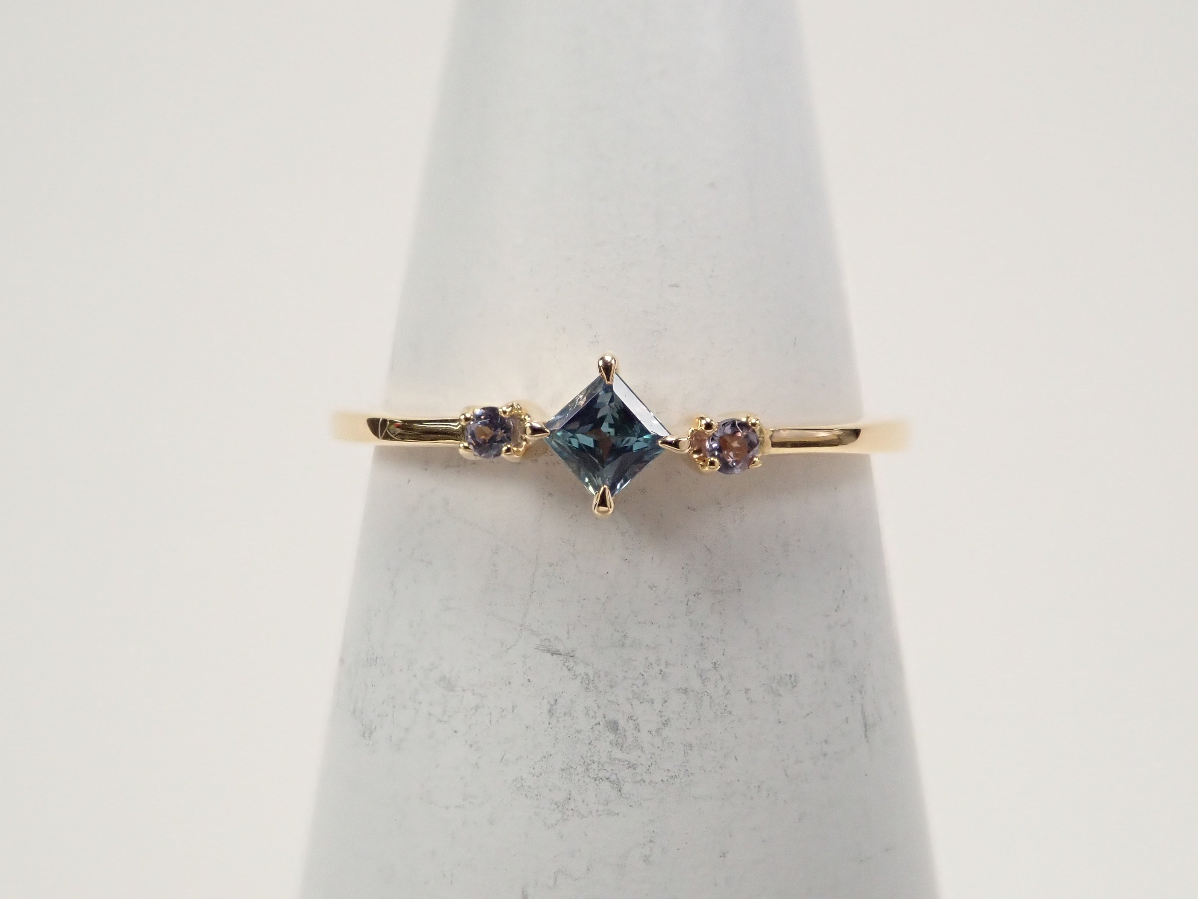 K18YG ブラジル産アレキサンドライト 0.087ct ピンキーリング