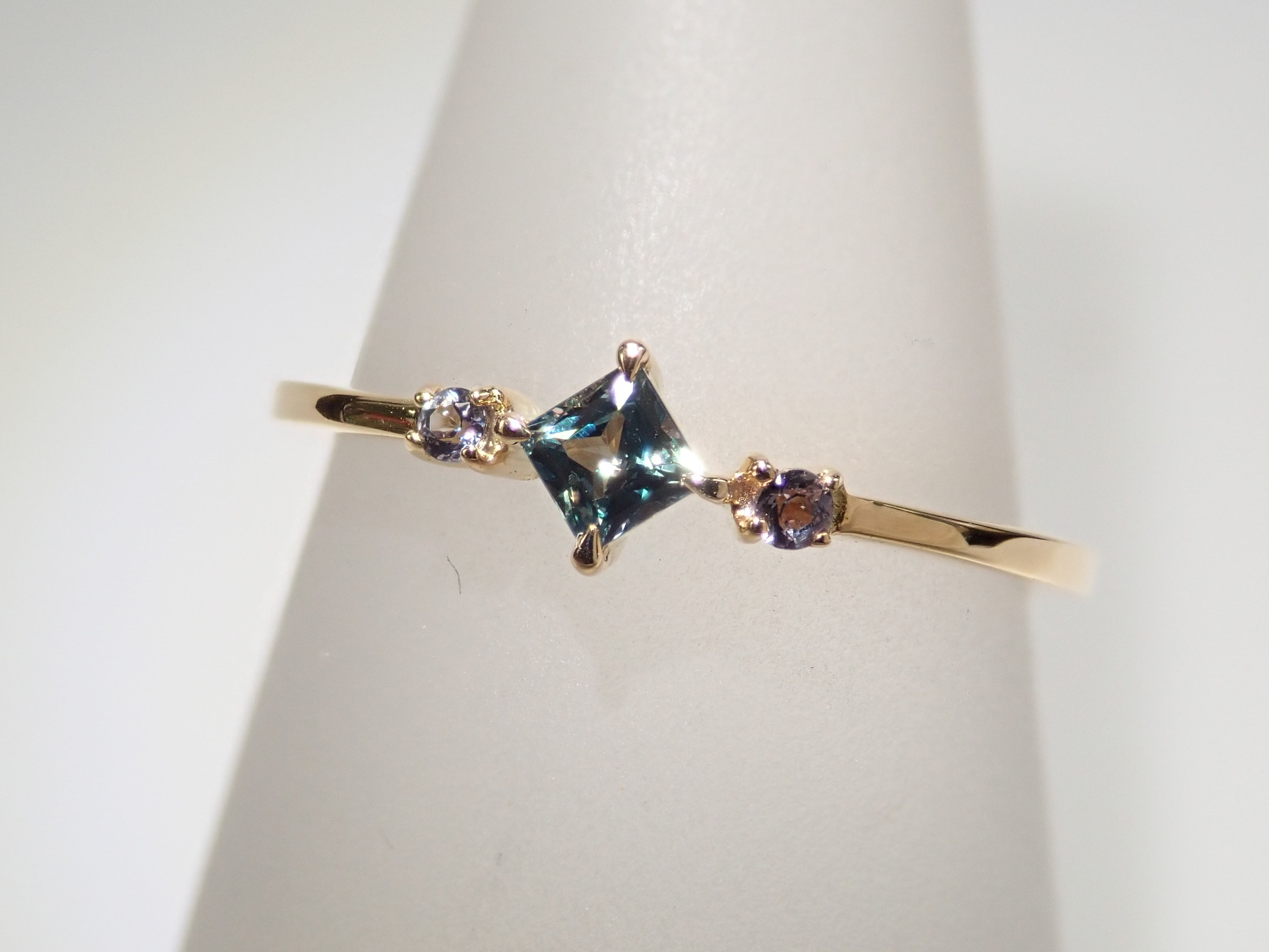 【22602505掲載】K18YG ブラジル産アレキサンドライト 0.087ct ピンキーリング