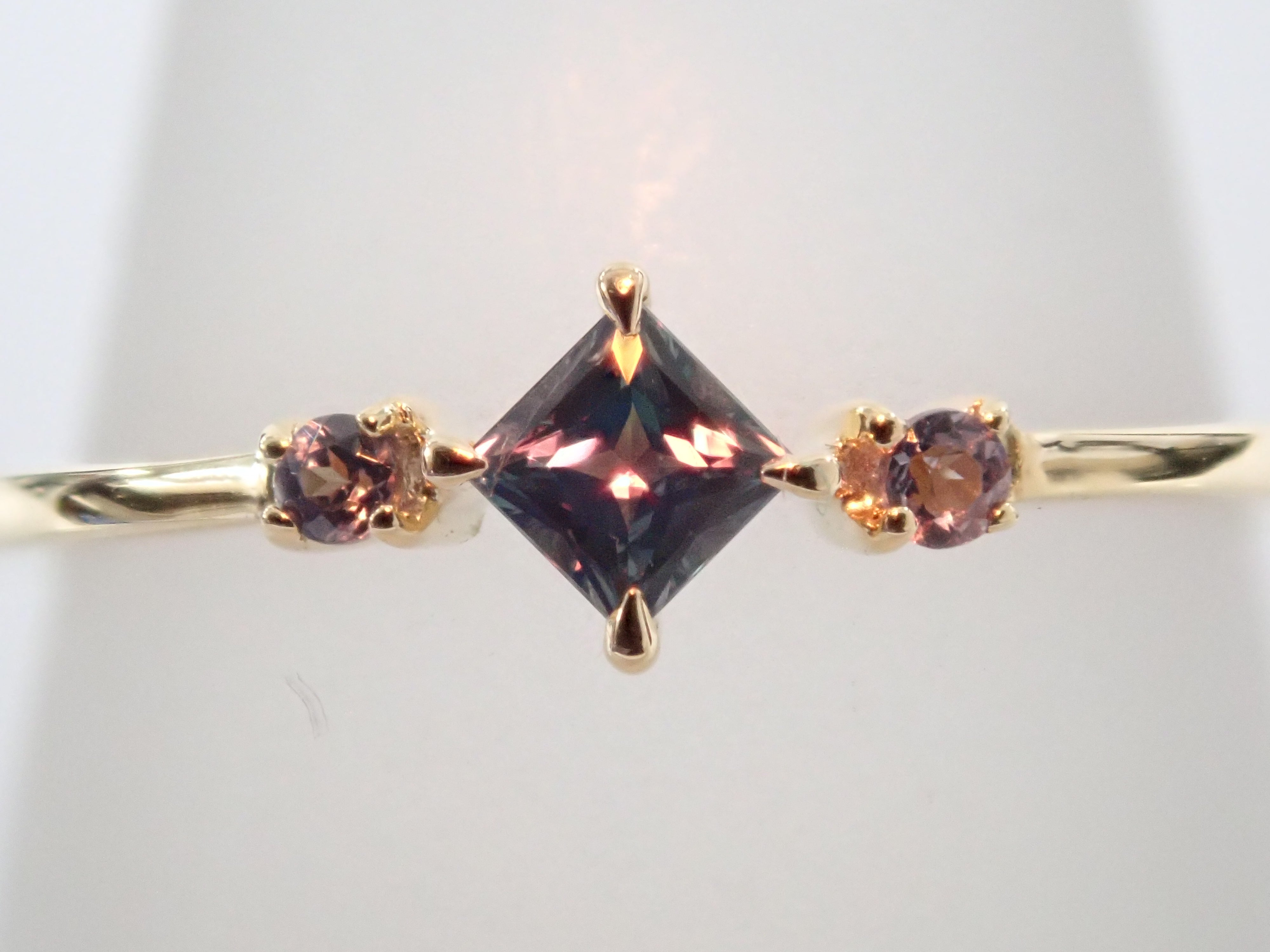 【22602505掲載】K18YG ブラジル産アレキサンドライト 0.087ct ピンキーリング