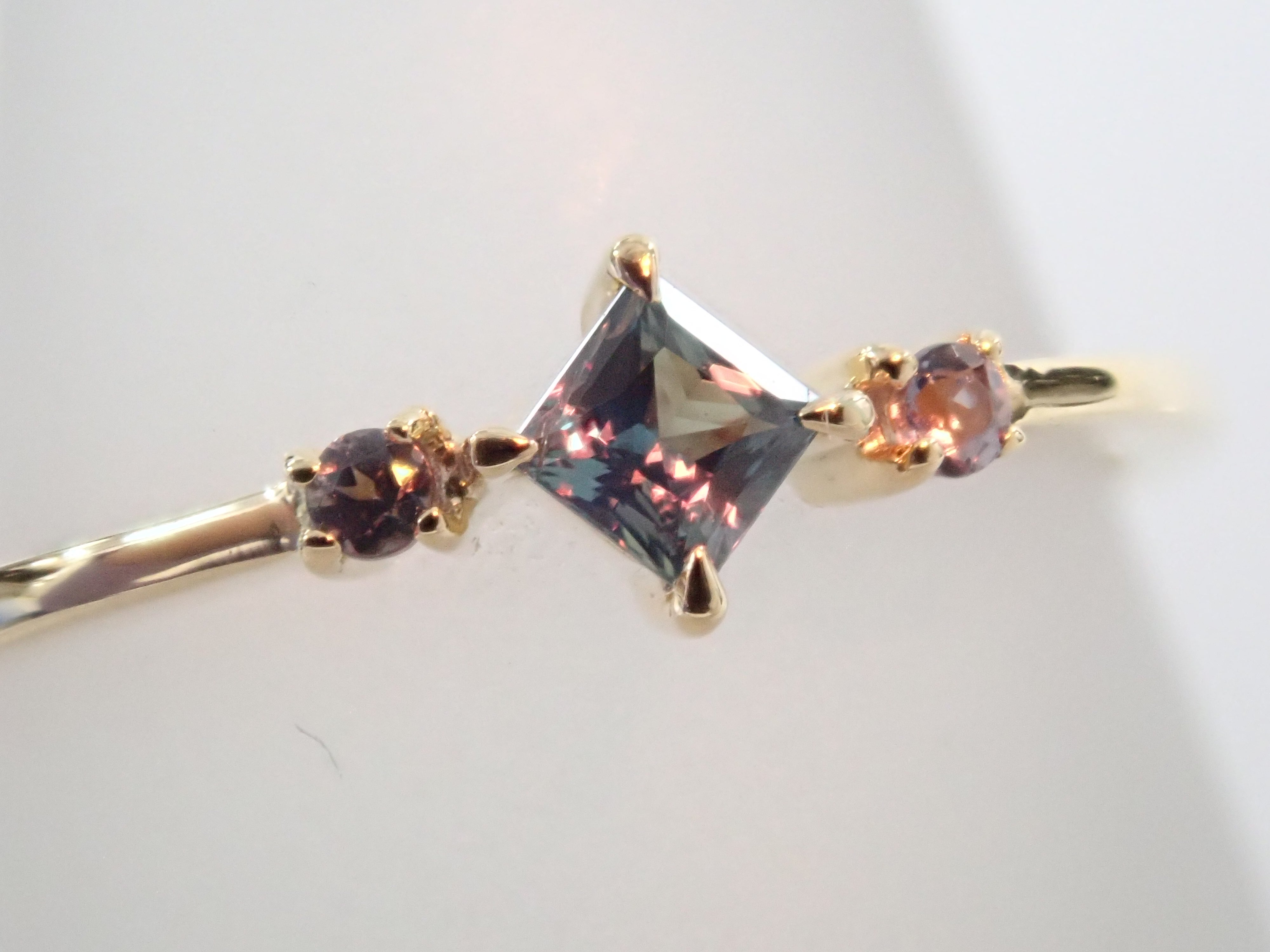 K18YG ブラジル産アレキサンドライト 0.087ct ピンキーリング