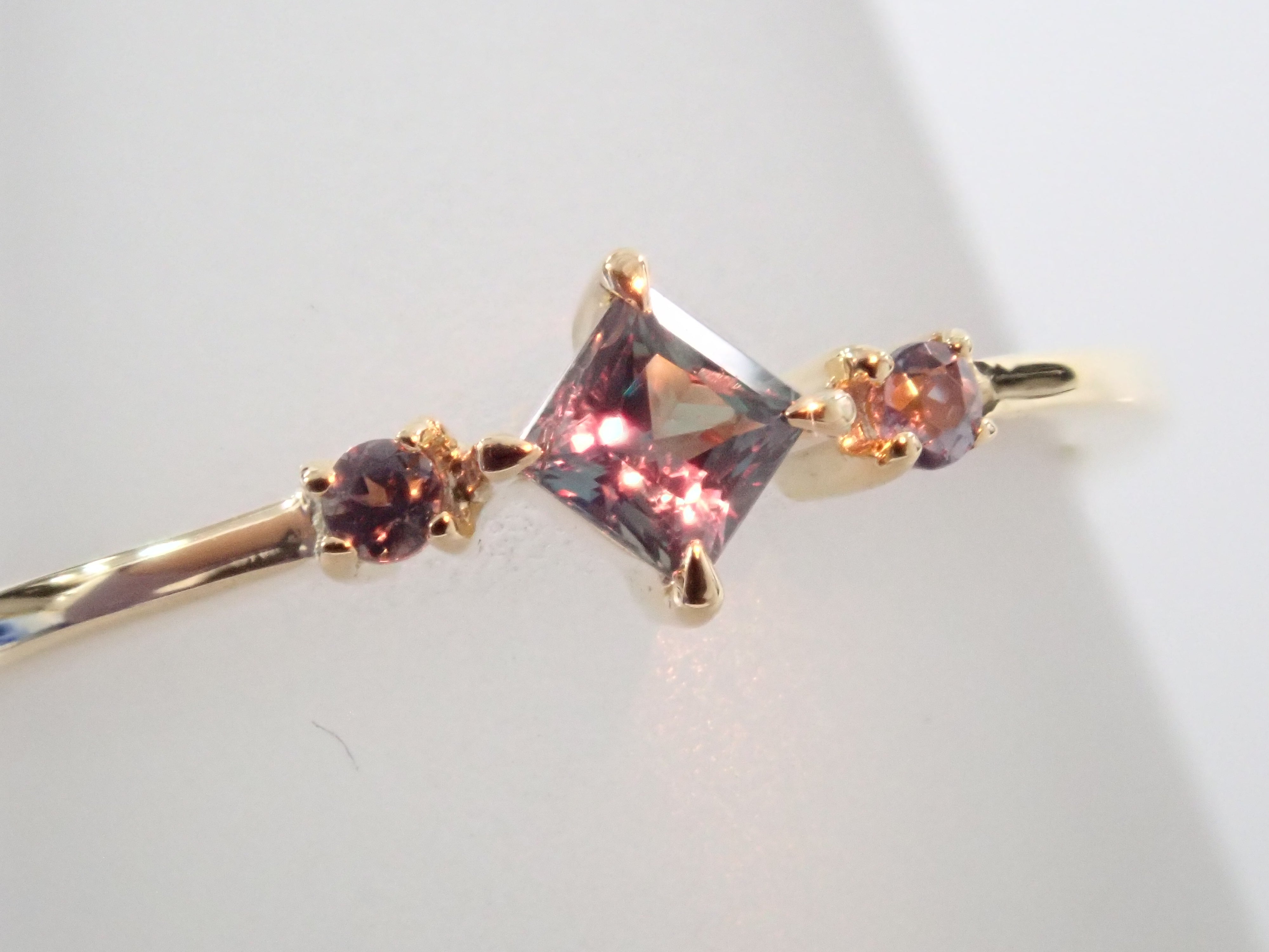 【22602505掲載】K18YG ブラジル産アレキサンドライト 0.087ct ピンキーリング