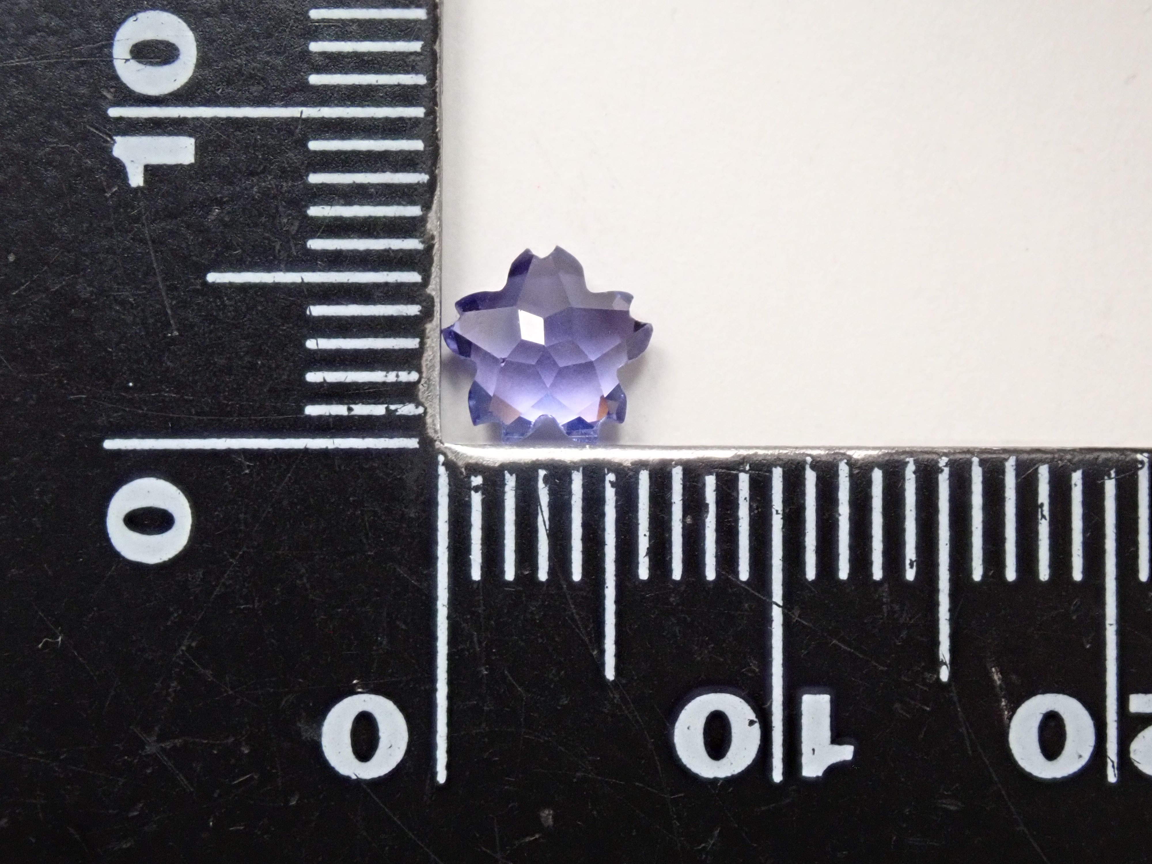 タンザニア産タンザナイト 6mm/0.889ct《コラボ》ルース ワッペン