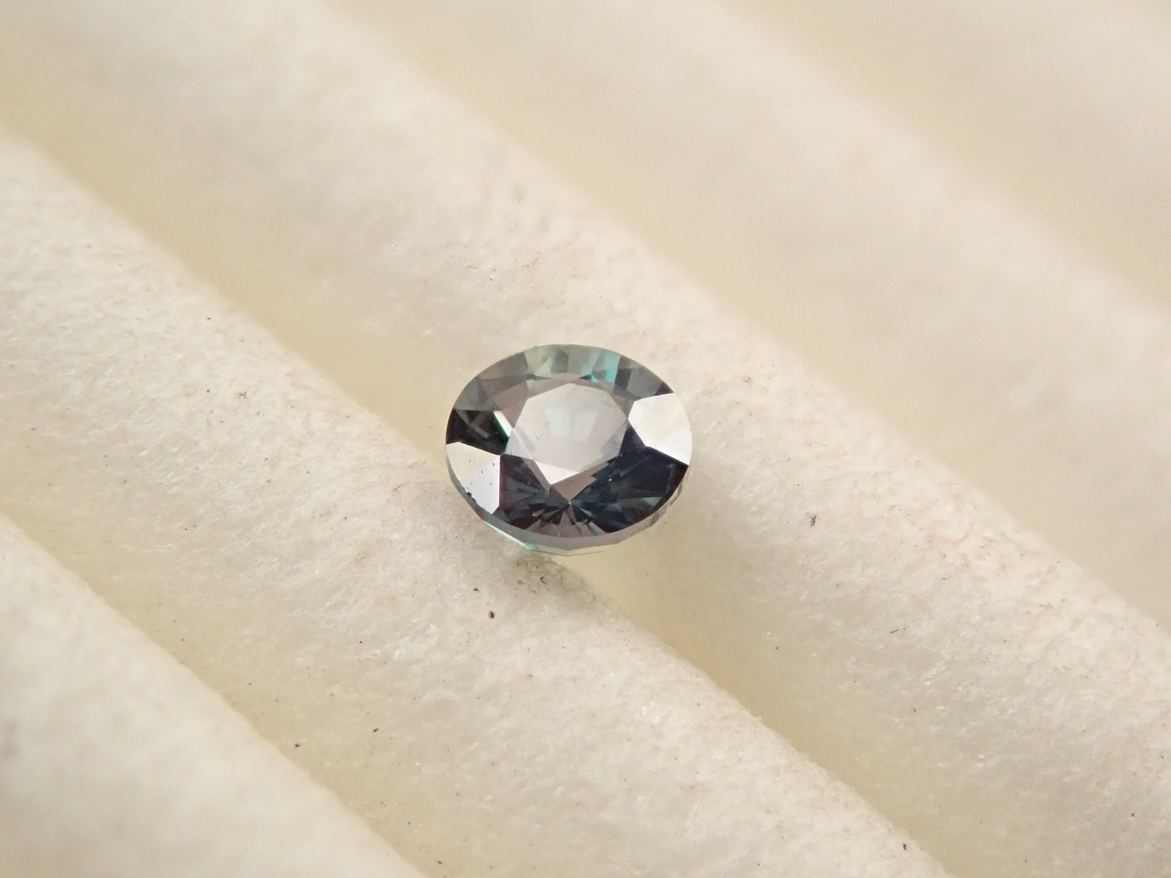 【12560199掲載】ブラジル産アレキサンドライト 0.105ctルース