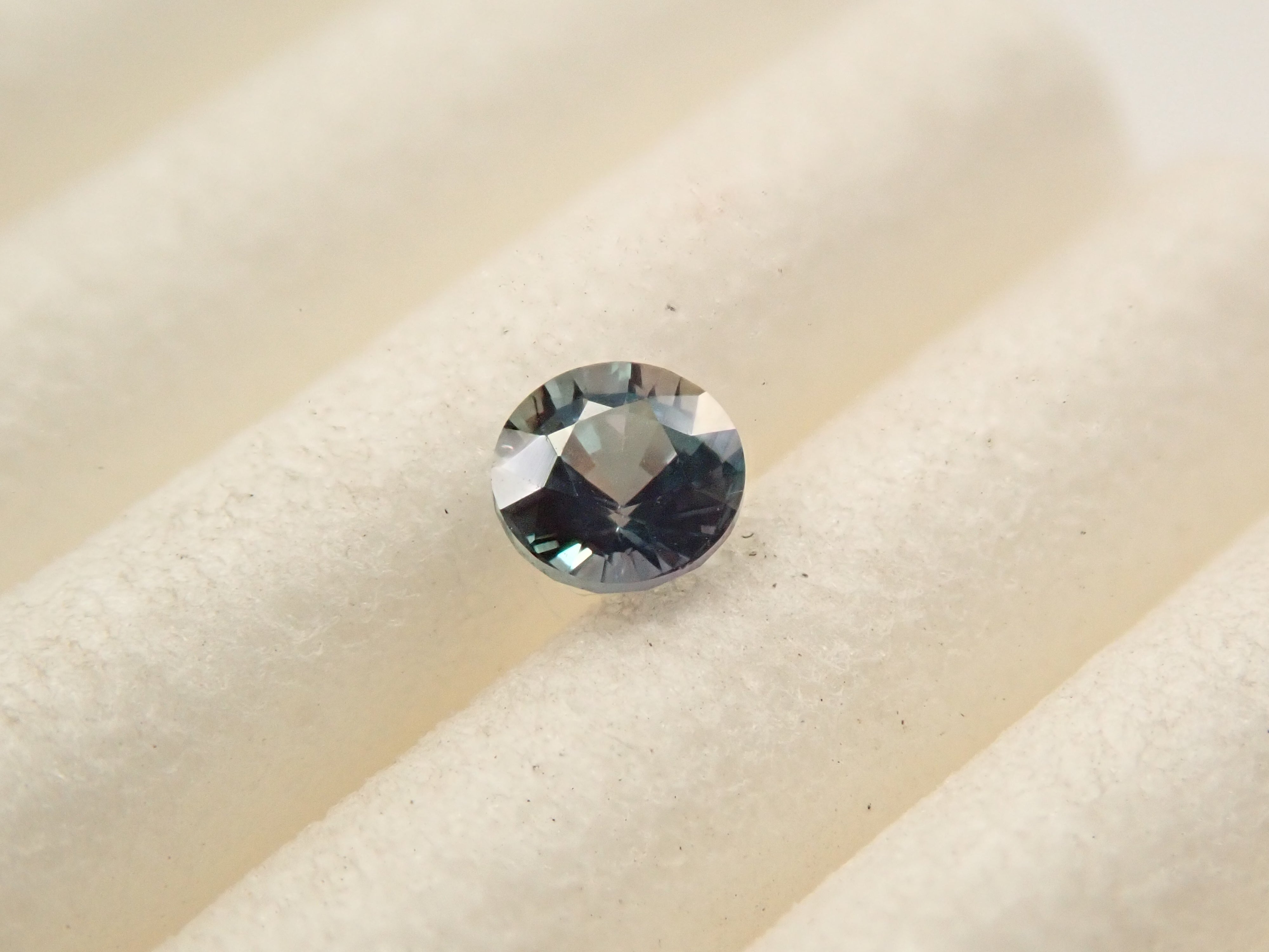 【12560199掲載】ブラジル産アレキサンドライト 0.105ctルース