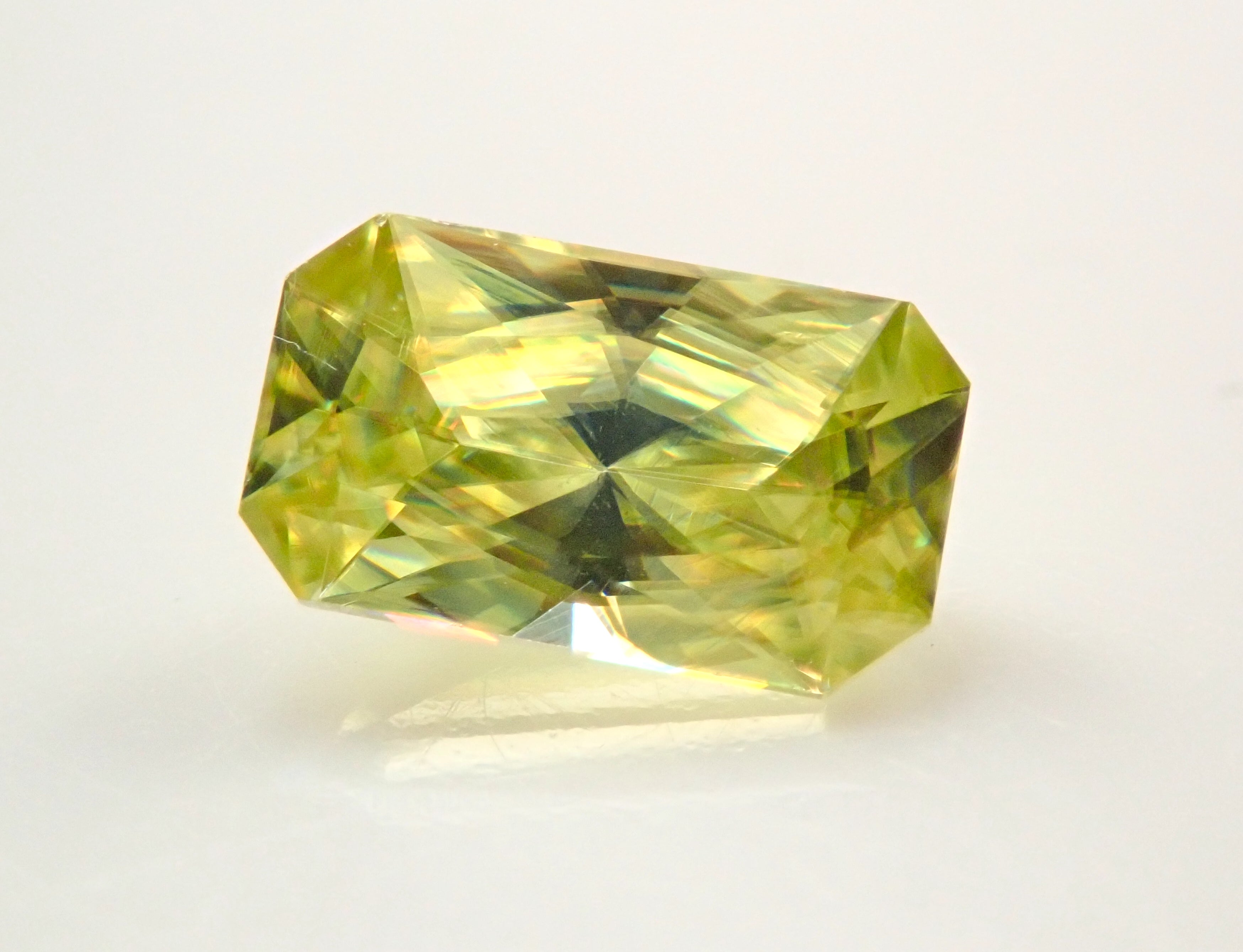 [Published on 12560212] Zimbabwean sphene 0.457ct loose stone