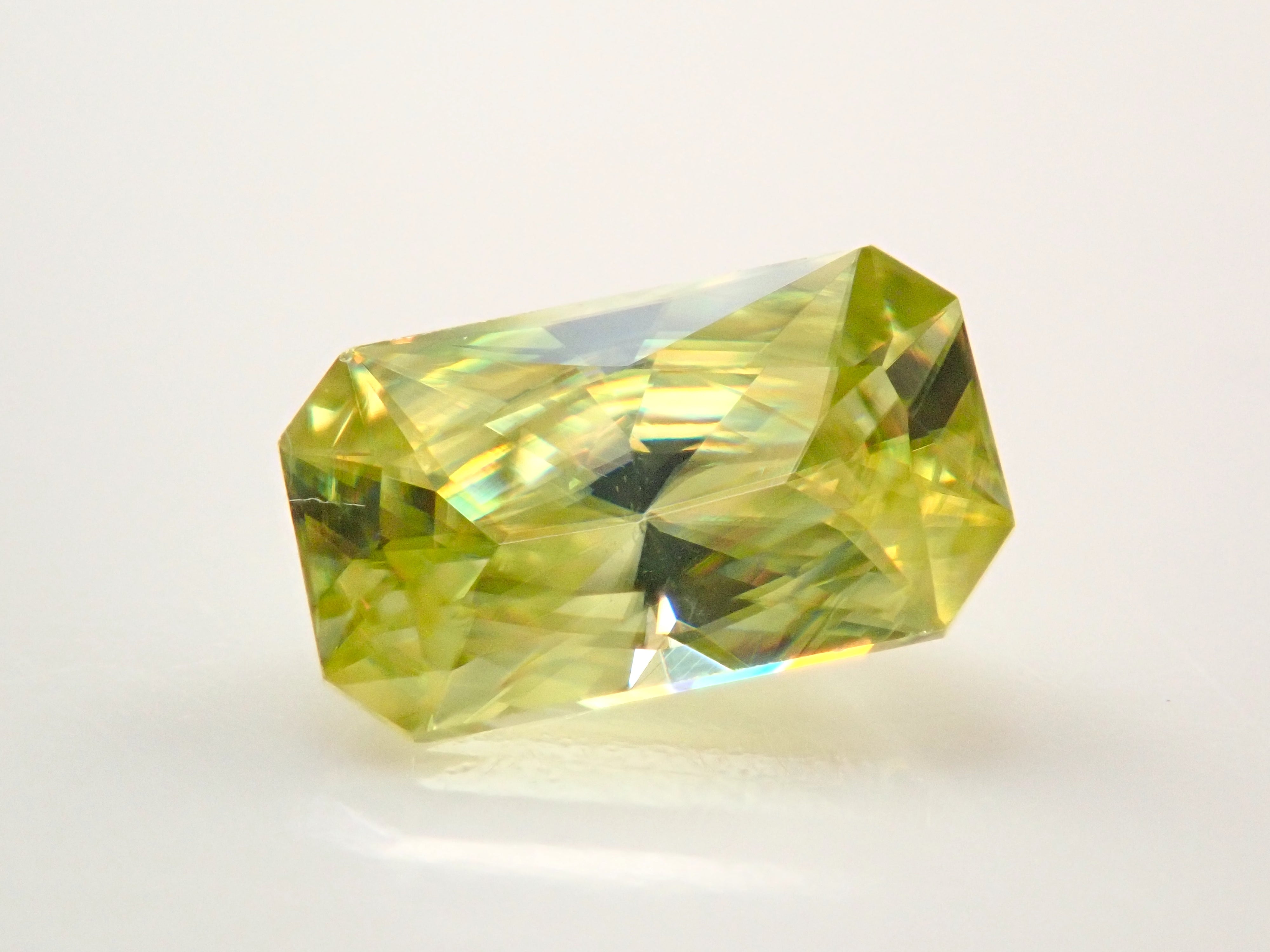[Published on 12560212] Zimbabwean sphene 0.457ct loose stone