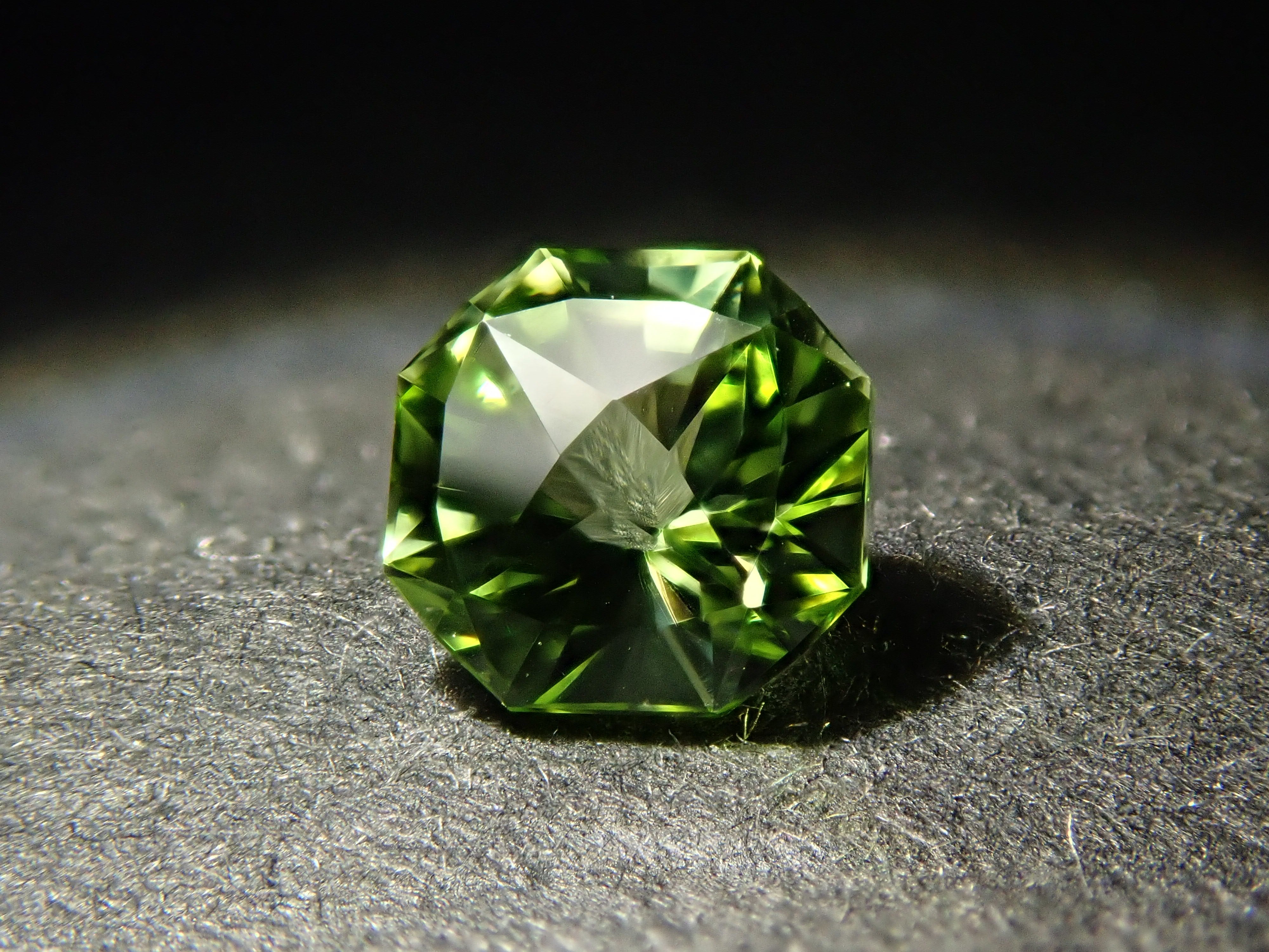 【12560188掲載】アメリカ産ペリドット 0.373ctルース