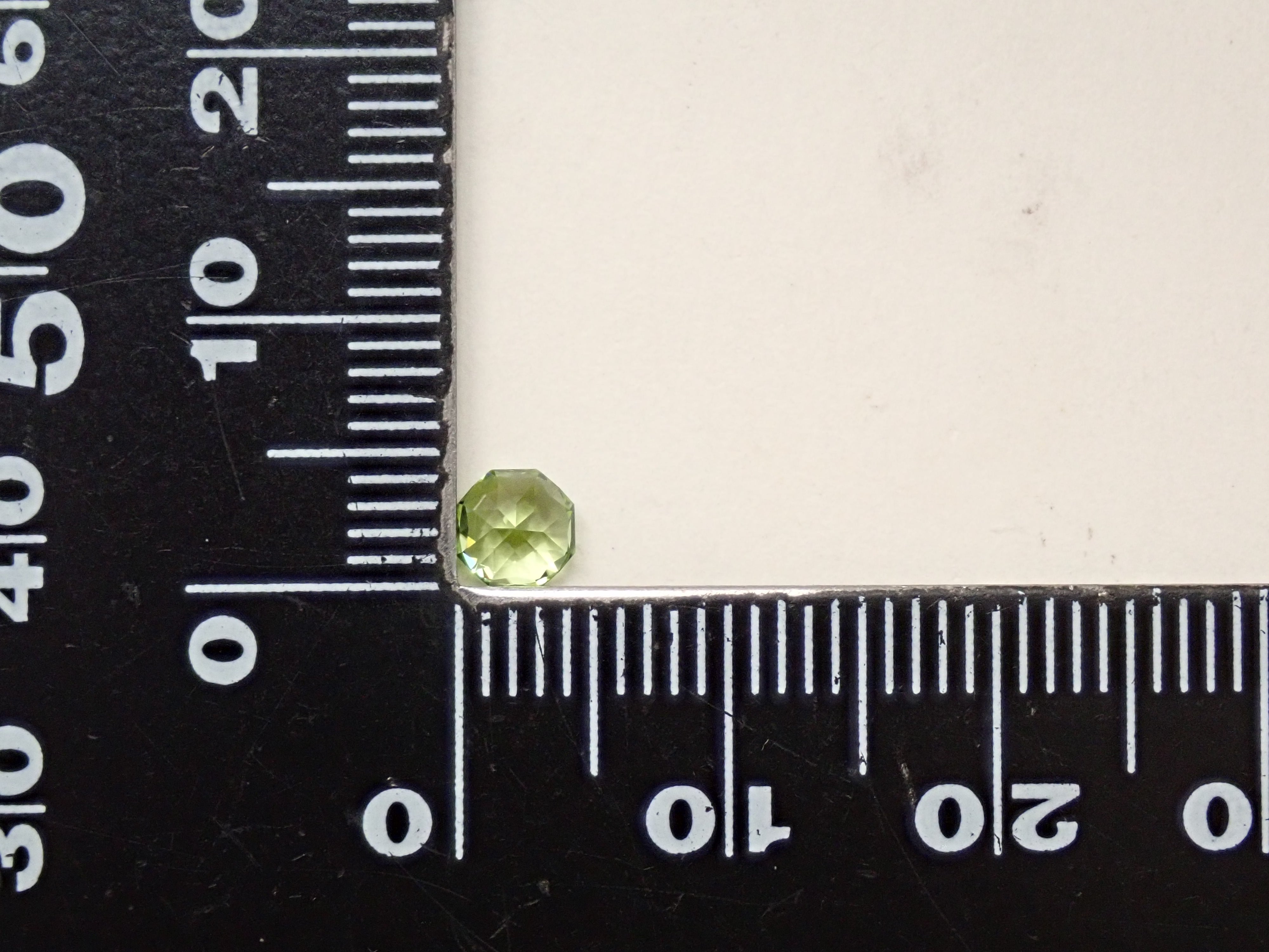 【12560189掲載】アメリカ産ペリドット 0.432ctルース