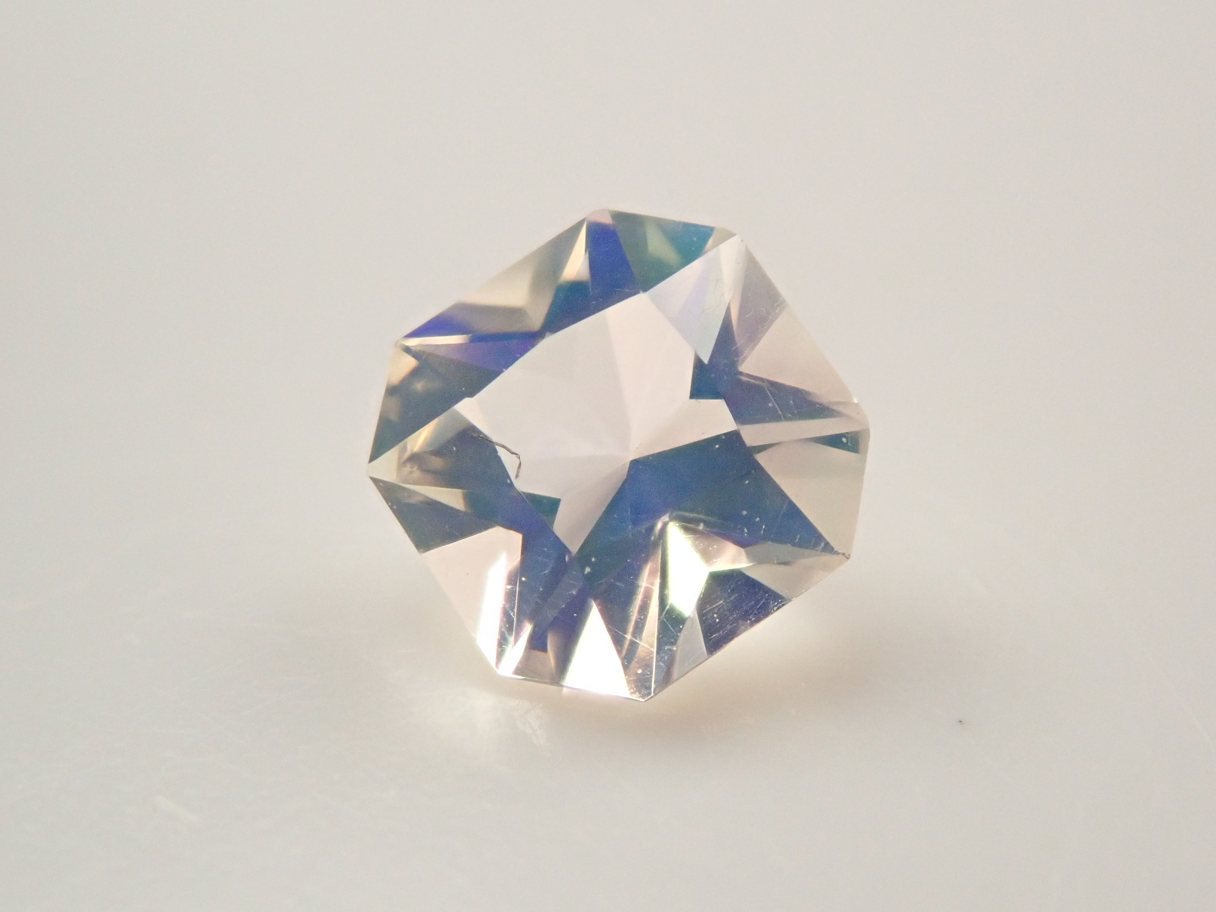 【12560182掲載】メキシコ産ウォーターオパール（ファセットカット） 0.210ctルース