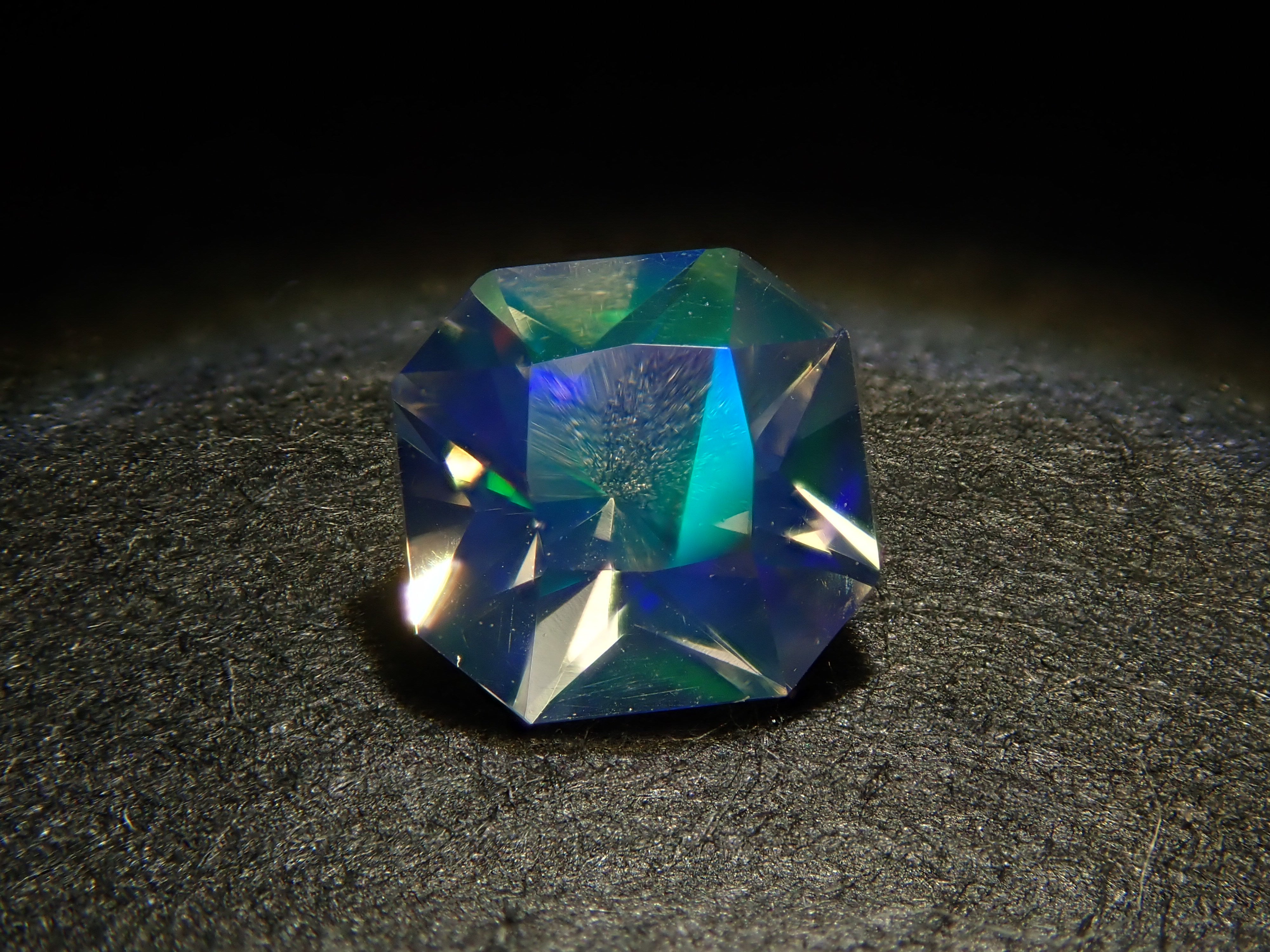 【12560182掲載】メキシコ産ウォーターオパール（ファセットカット） 0.210ctルース