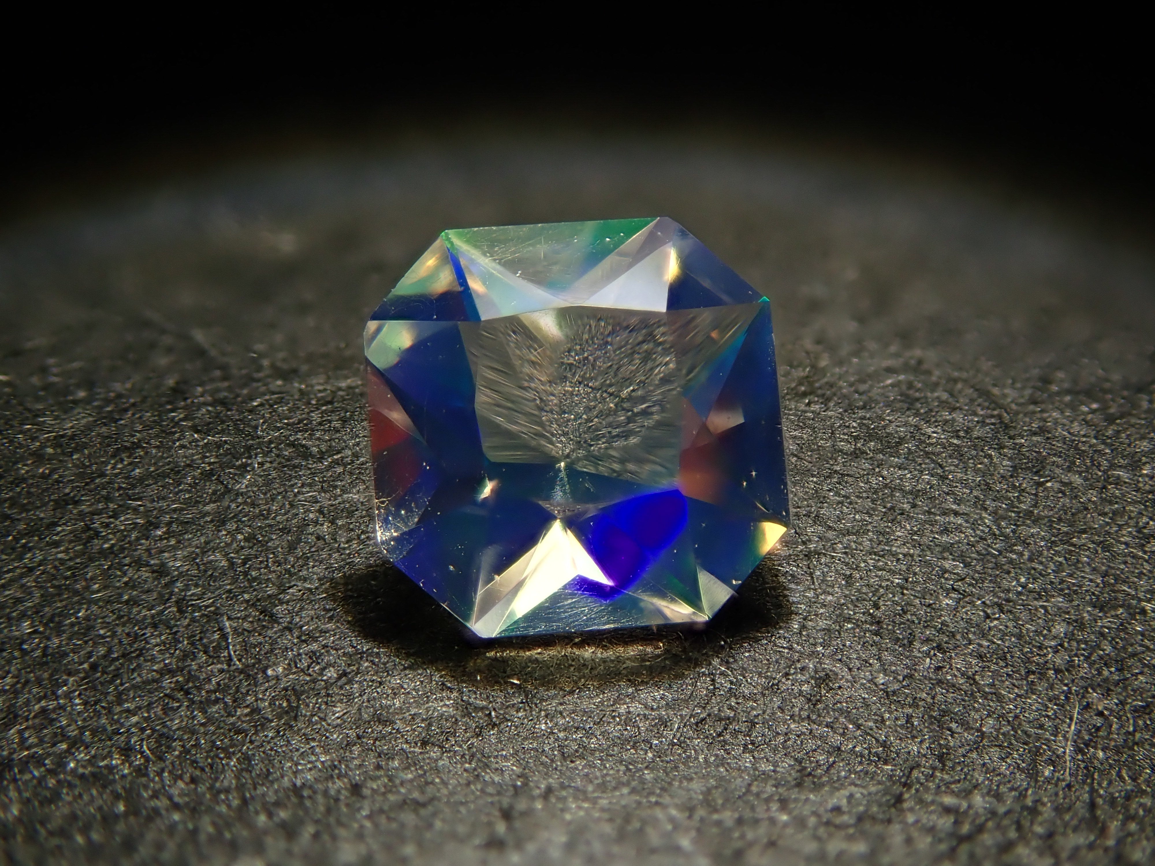 【12560182掲載】メキシコ産ウォーターオパール（ファセットカット） 0.210ctルース