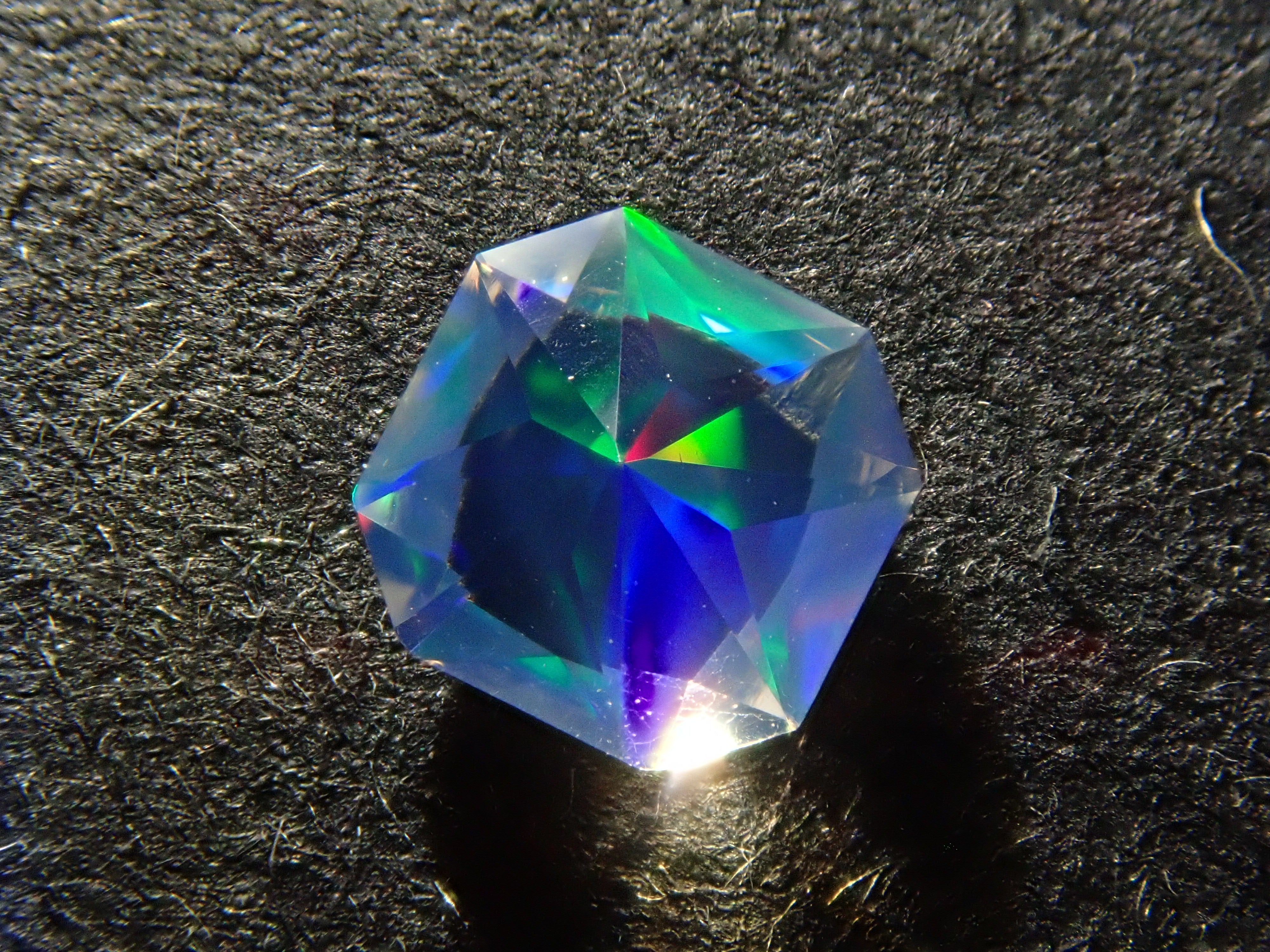 【12560182掲載】メキシコ産ウォーターオパール（ファセットカット） 0.210ctルース