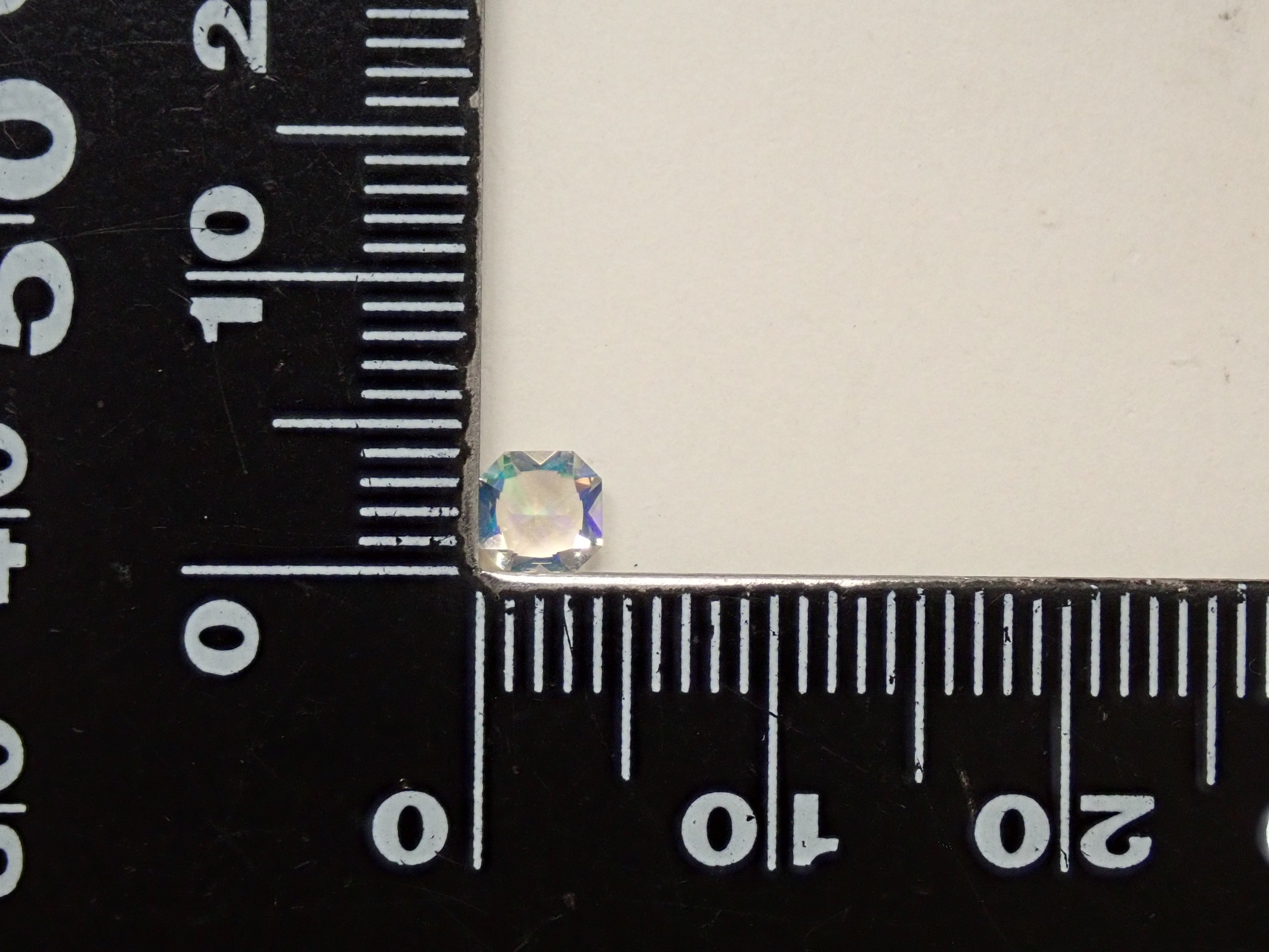 【12560182掲載】メキシコ産ウォーターオパール（ファセットカット） 0.210ctルース