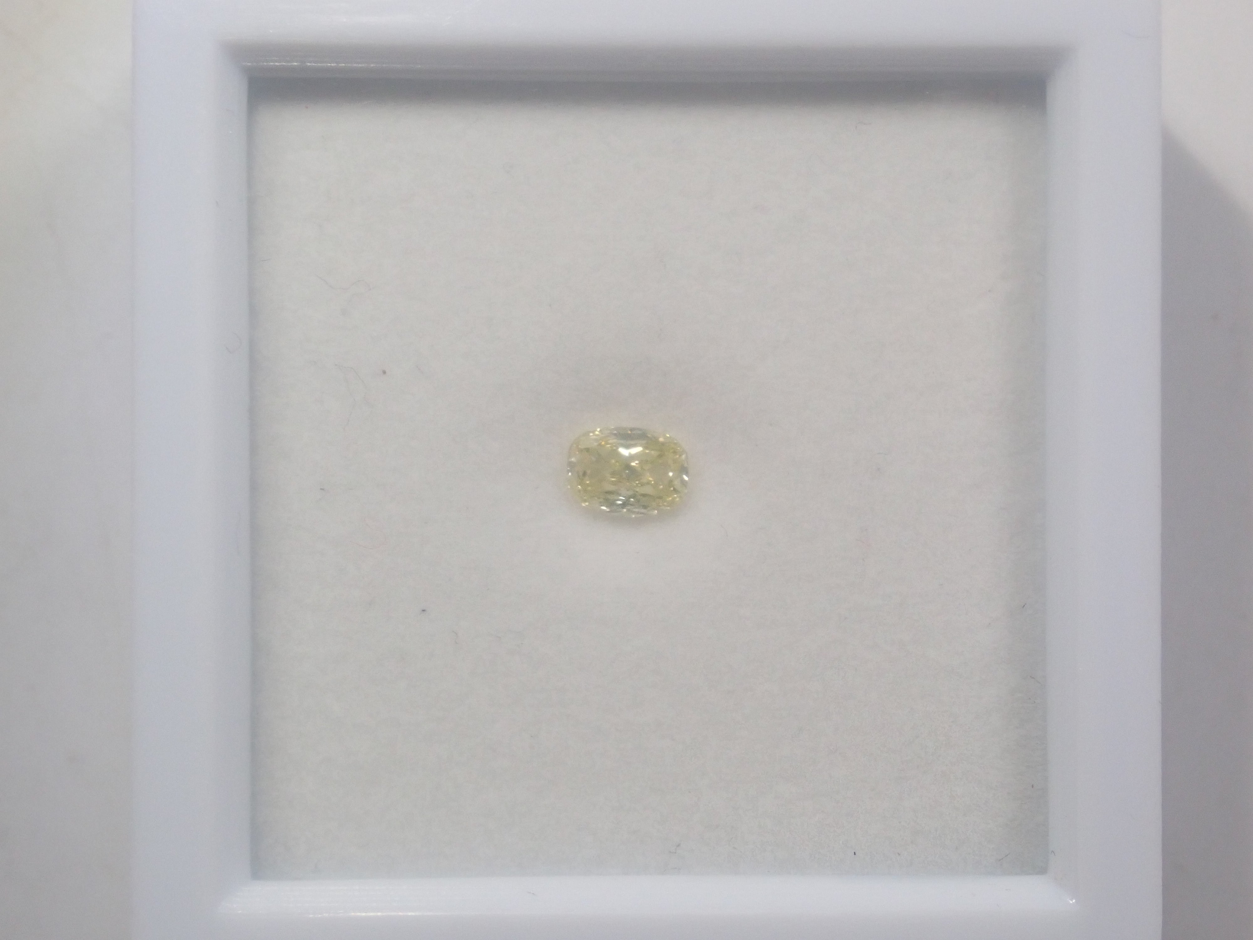 [On sale May 23rd at 10 PM] "Limited 9 Stones - Shinjuku Pop-Up Celebration" All stones with Central Gem Laboratory sorting (3.0-3.5mm, VS-SI clarity) "Multiple purchase discount available"
