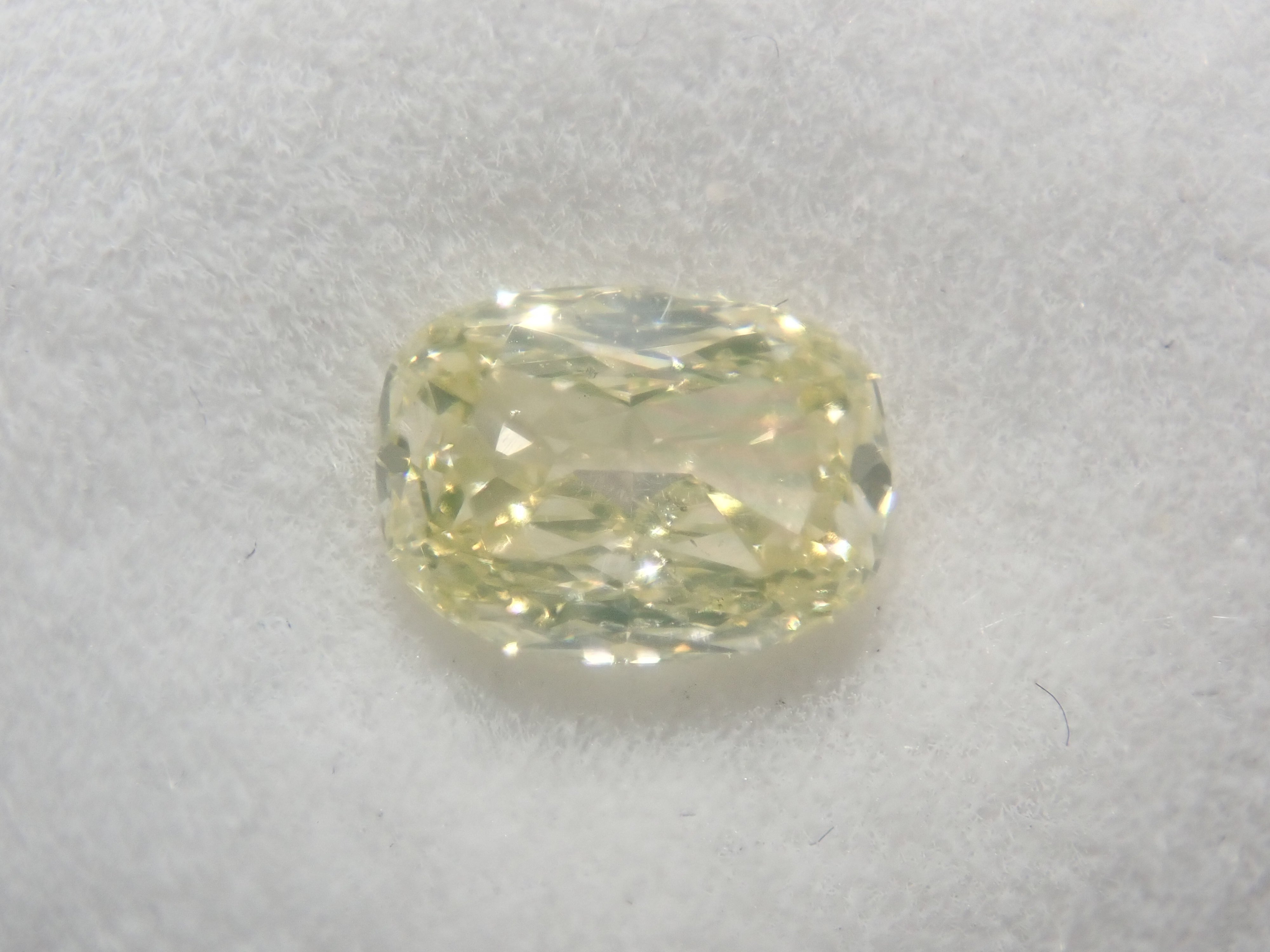 [On sale May 23rd at 10 PM] "Limited 9 Stones - Shinjuku Pop-Up Celebration" All stones with Central Gem Laboratory sorting (3.0-3.5mm, VS-SI clarity) "Multiple purchase discount available"