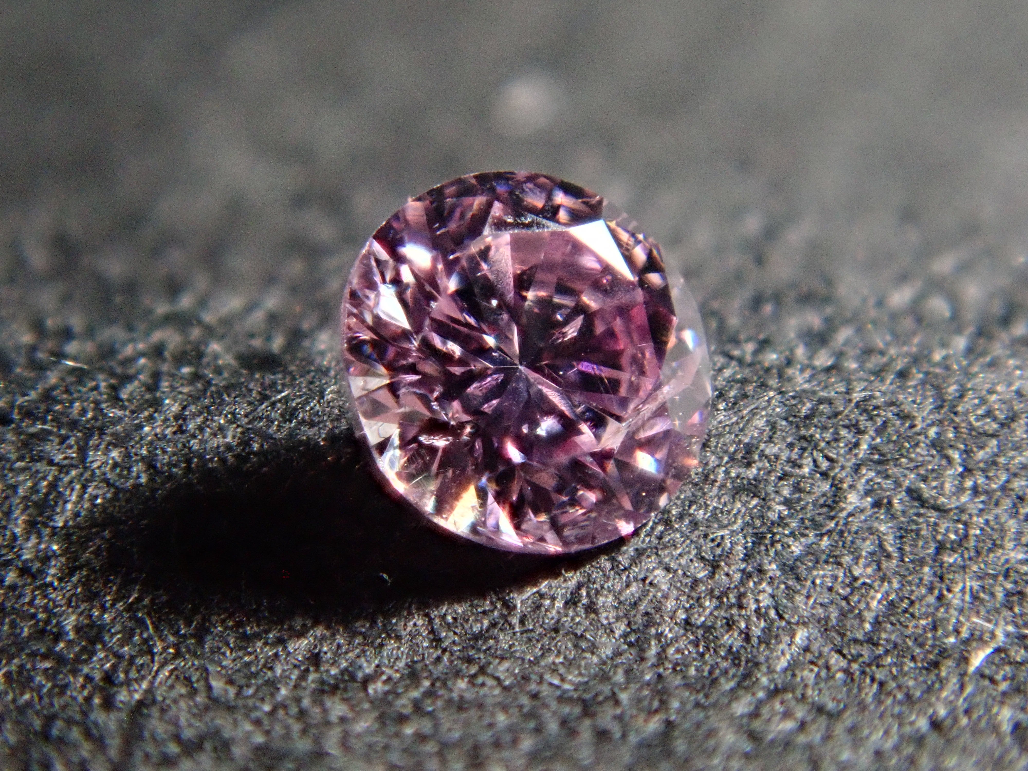 ピンクダイヤモンド 2.3mm/0.049ctルース(FANCY PURPLISH PINK, I-1)