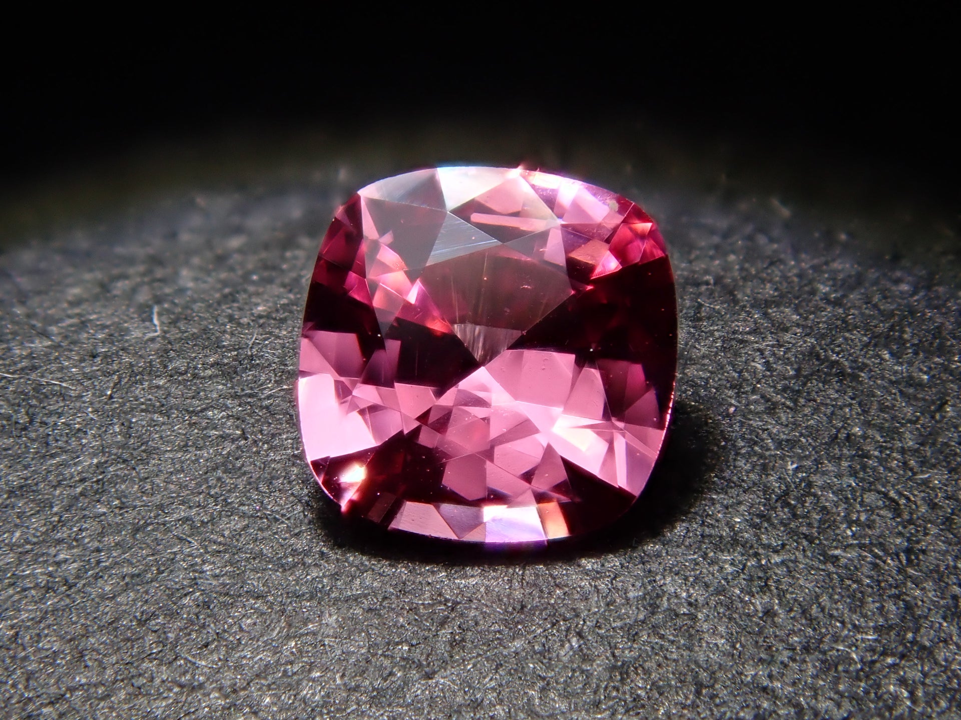 天然ホットピンクスピネルルース0.855ct