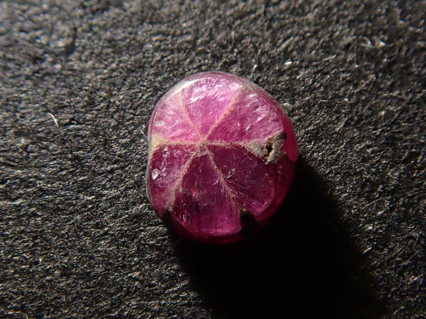 ミャンマー産トラピッチェルビー 0.261ct原石