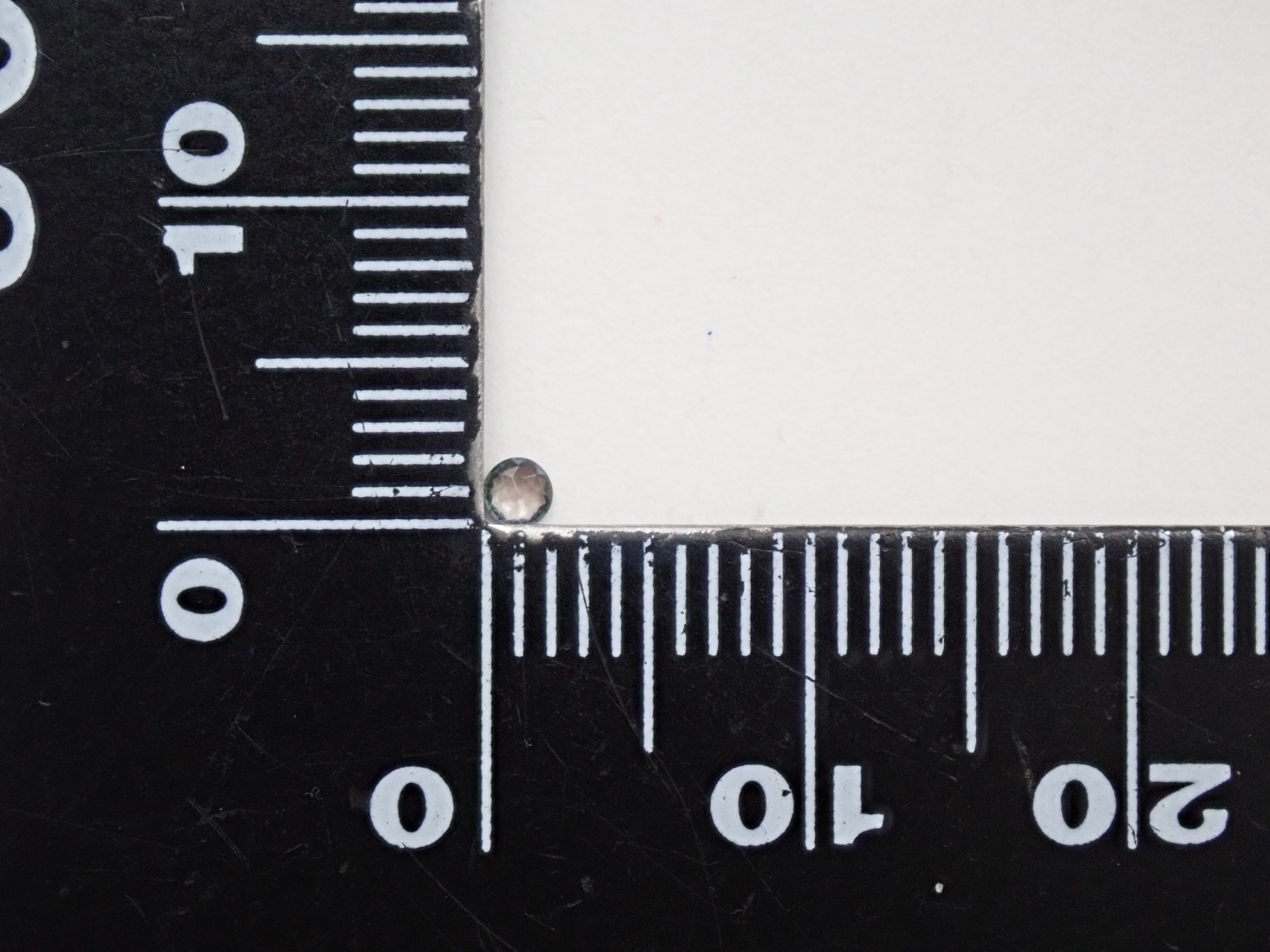 ブラジル産アレキサンドライト 2mm/0.036ctルース（ヘマチタ鉱山）