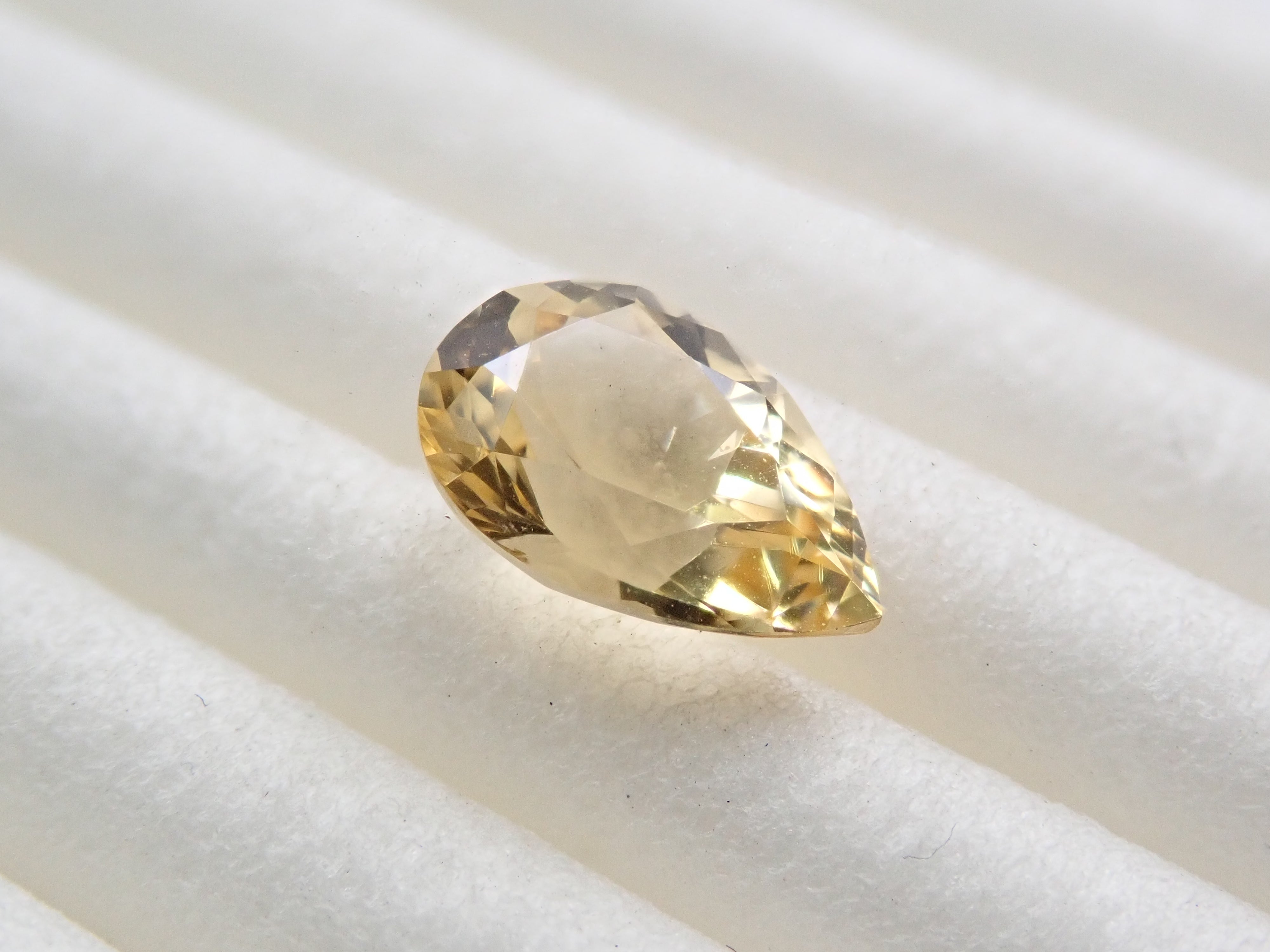 【11/22 22時販売】ブラジル産イエローベリル 0.696ctルース