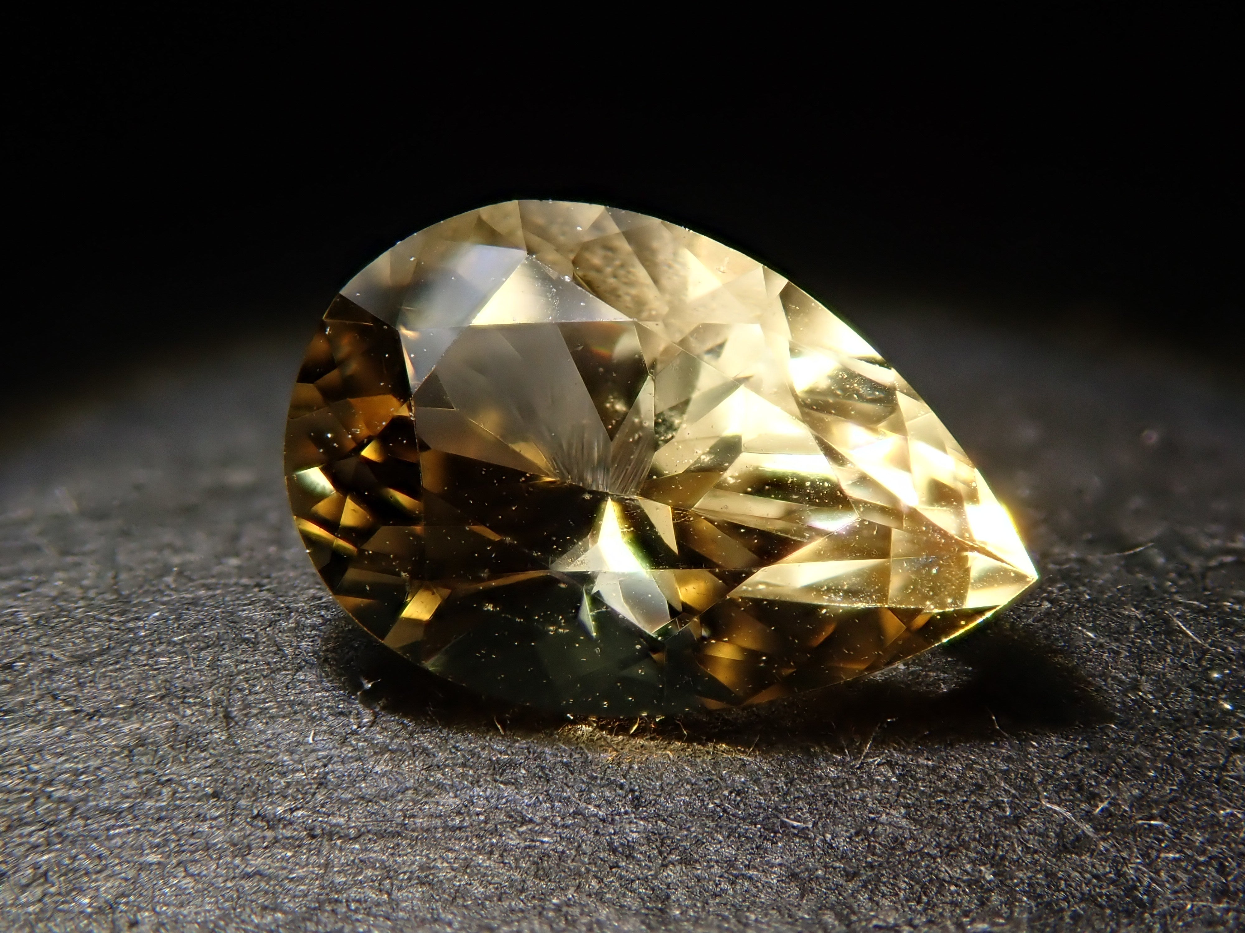 【11/22 22時販売】ブラジル産イエローベリル 0.696ctルース