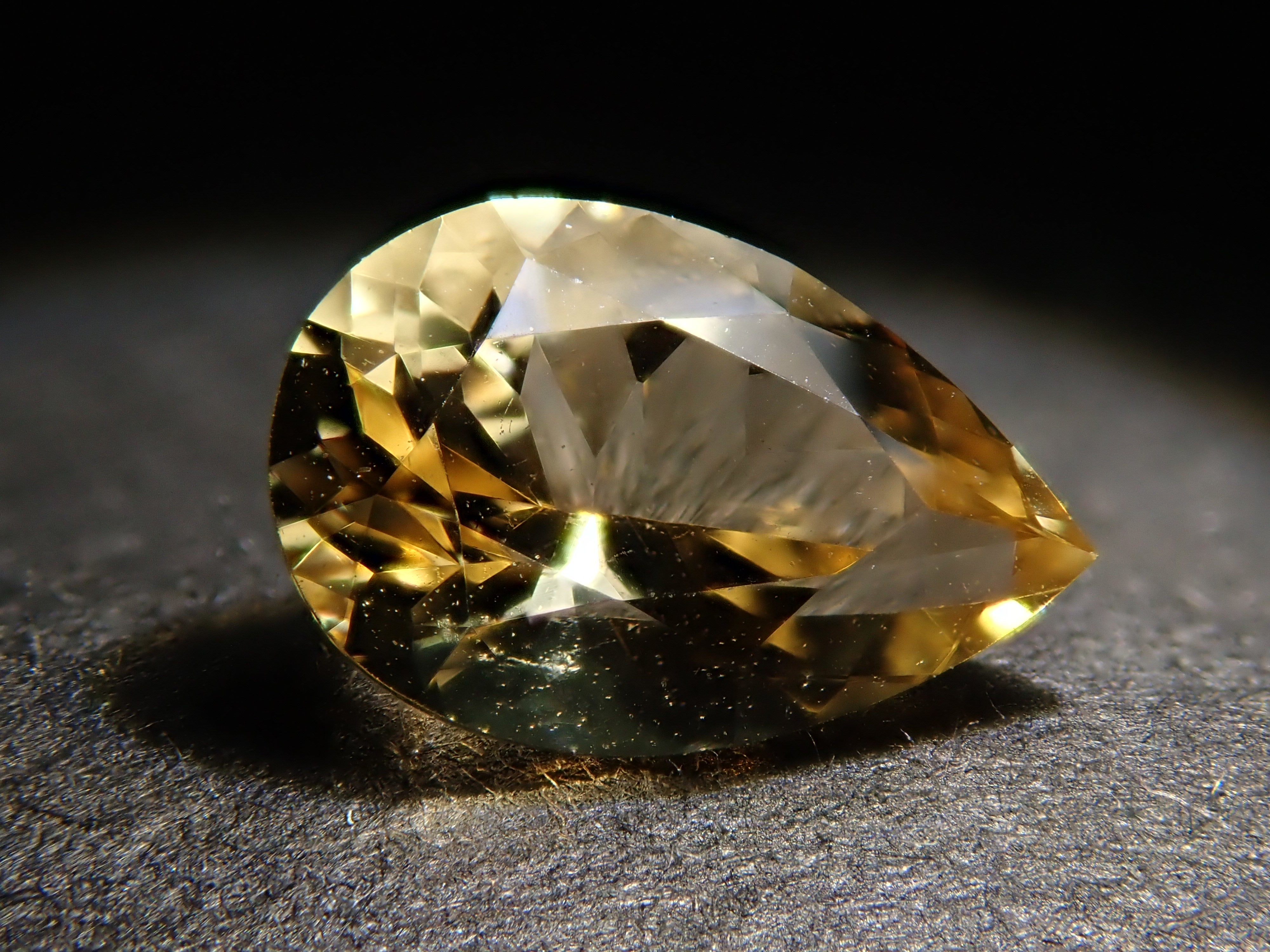 【11/22 22時販売】ブラジル産イエローベリル 0.696ctルース