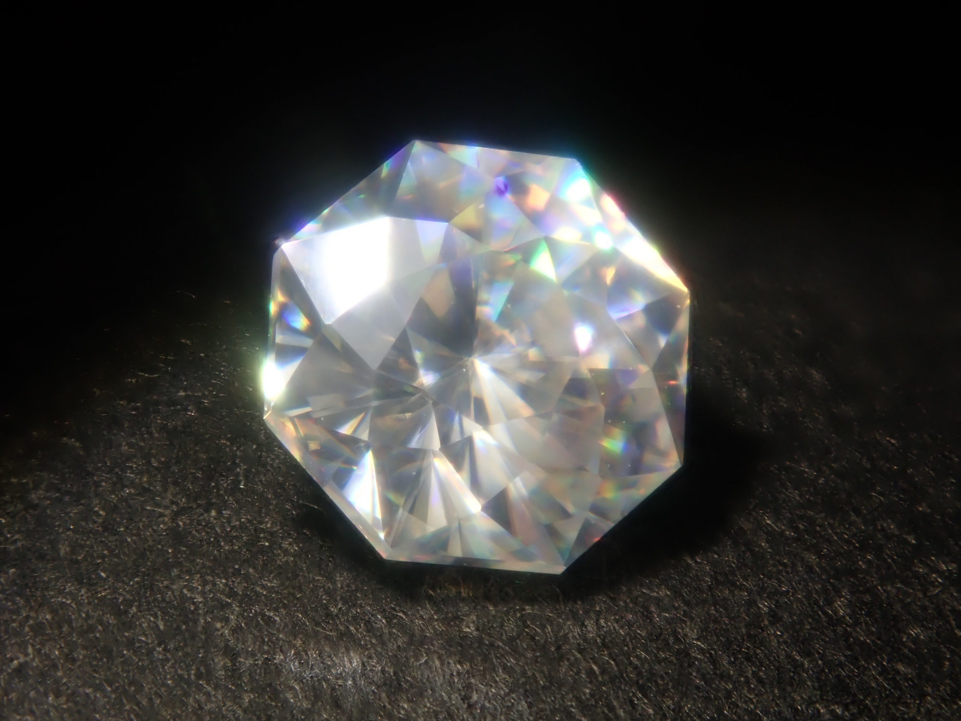 [Sale on August 27th at 10 PM] Synthetic Rutile 0.566ct Loose Stone