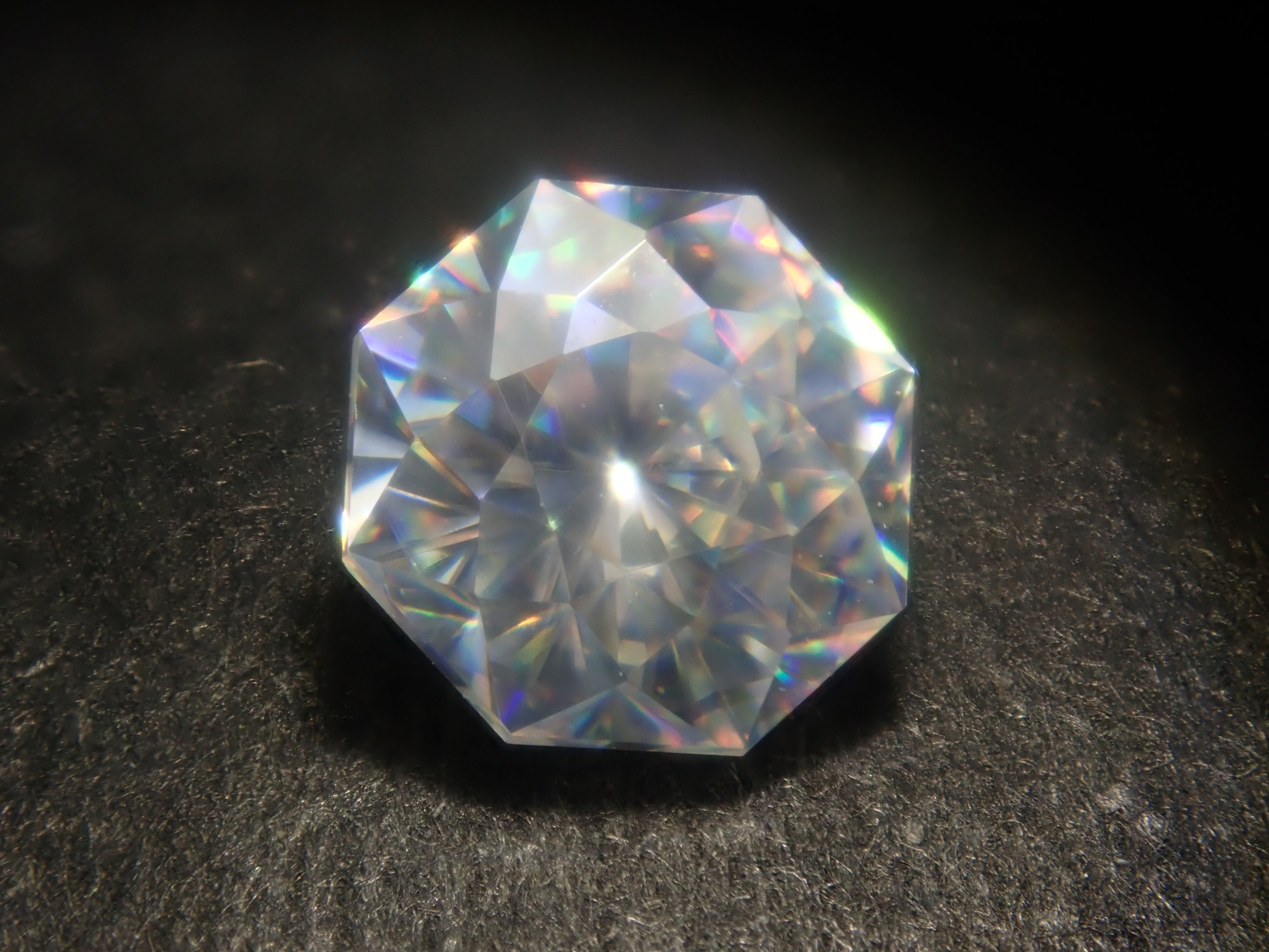 [Sale on August 27th at 10 PM] Synthetic Rutile 0.566ct Loose Stone