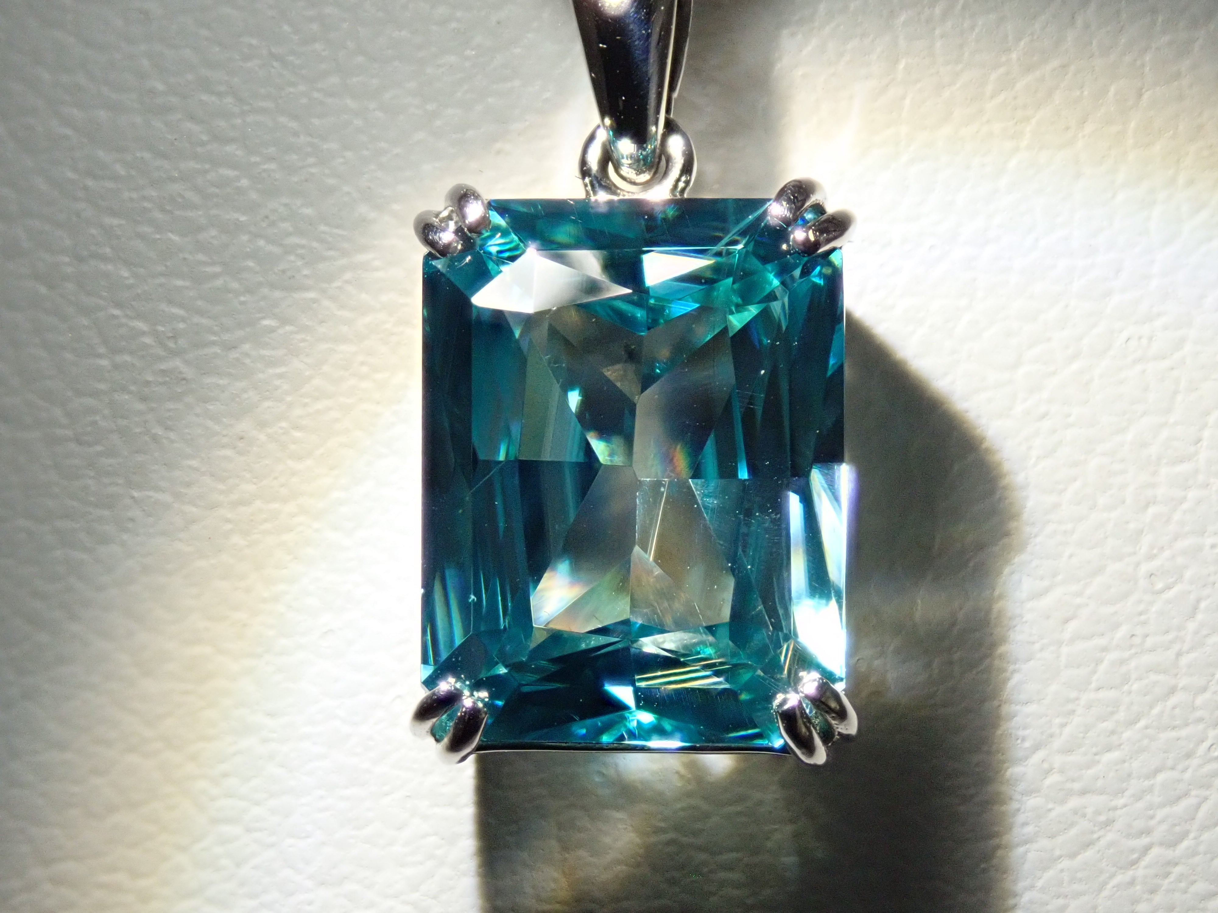 【22602713掲載】【カラフリ】Pt950 ブルージルコン（ラタナキリブルー） 5ct ペンダントトップ（ネックレストップ）鑑別書