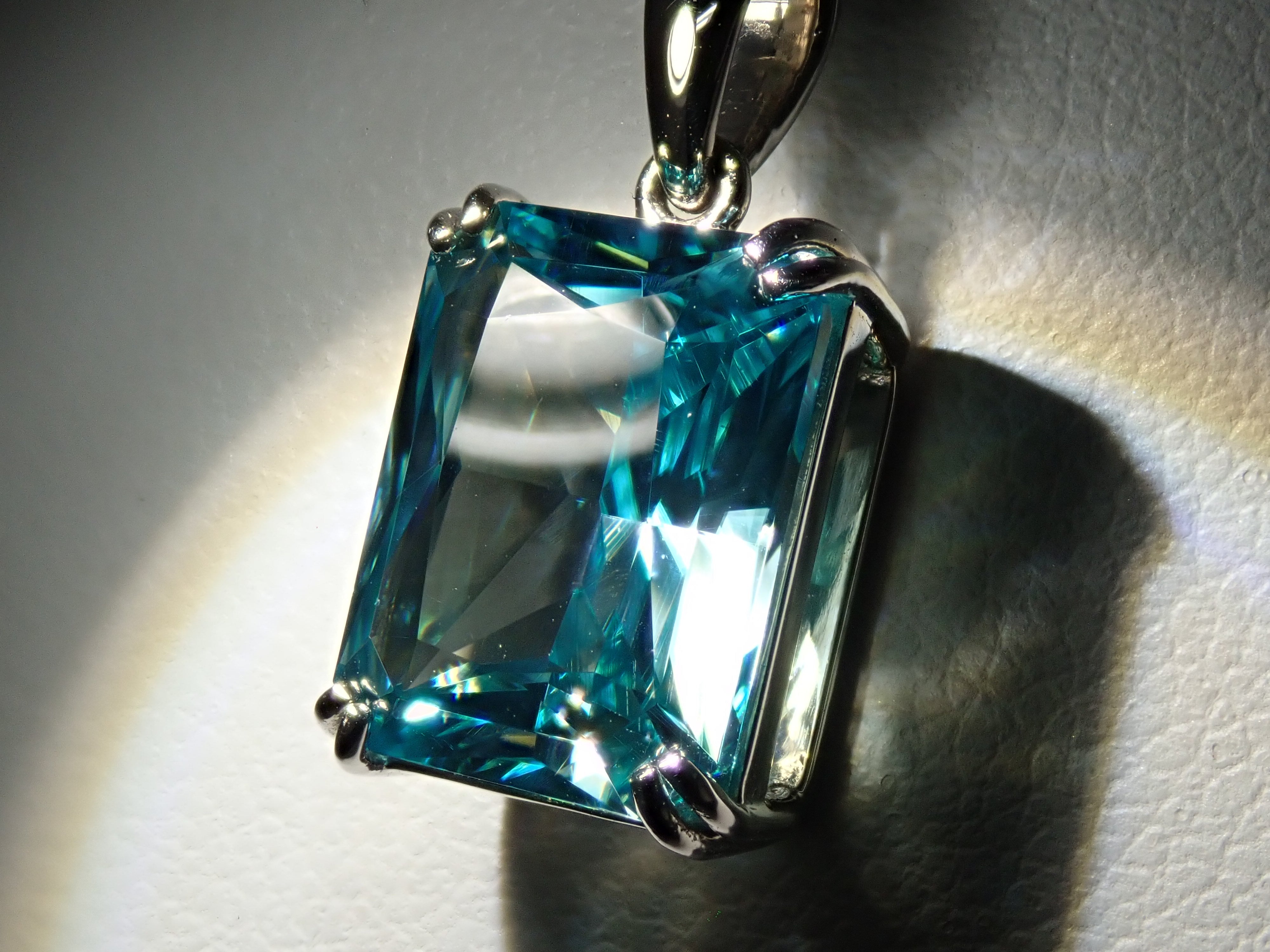 【22602713掲載】【カラフリ】Pt950 ブルージルコン（ラタナキリブルー） 5ct ペンダントトップ（ネックレストップ）鑑別書