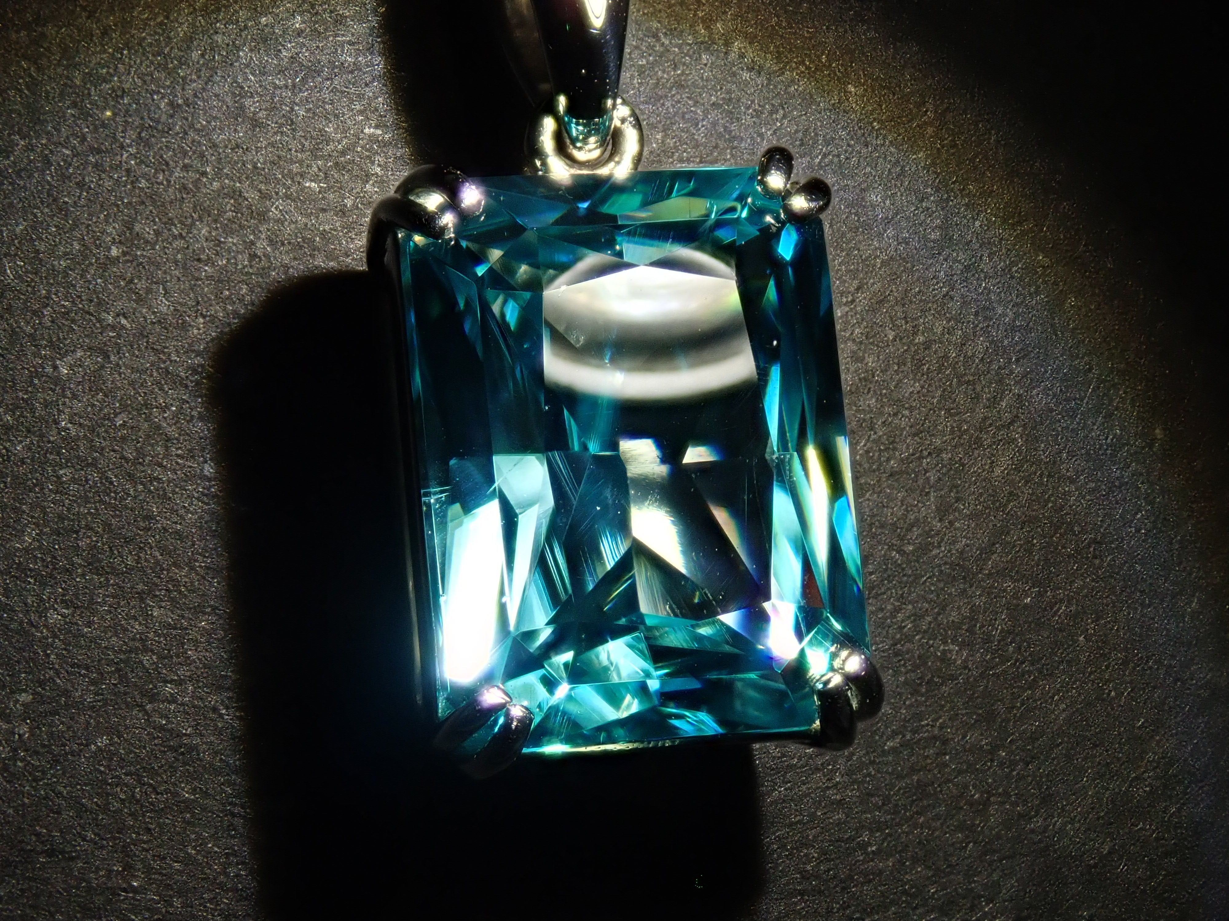 【22602713掲載】【カラフリ】Pt950 ブルージルコン（ラタナキリブルー） 5ct ペンダントトップ（ネックレストップ）鑑別書