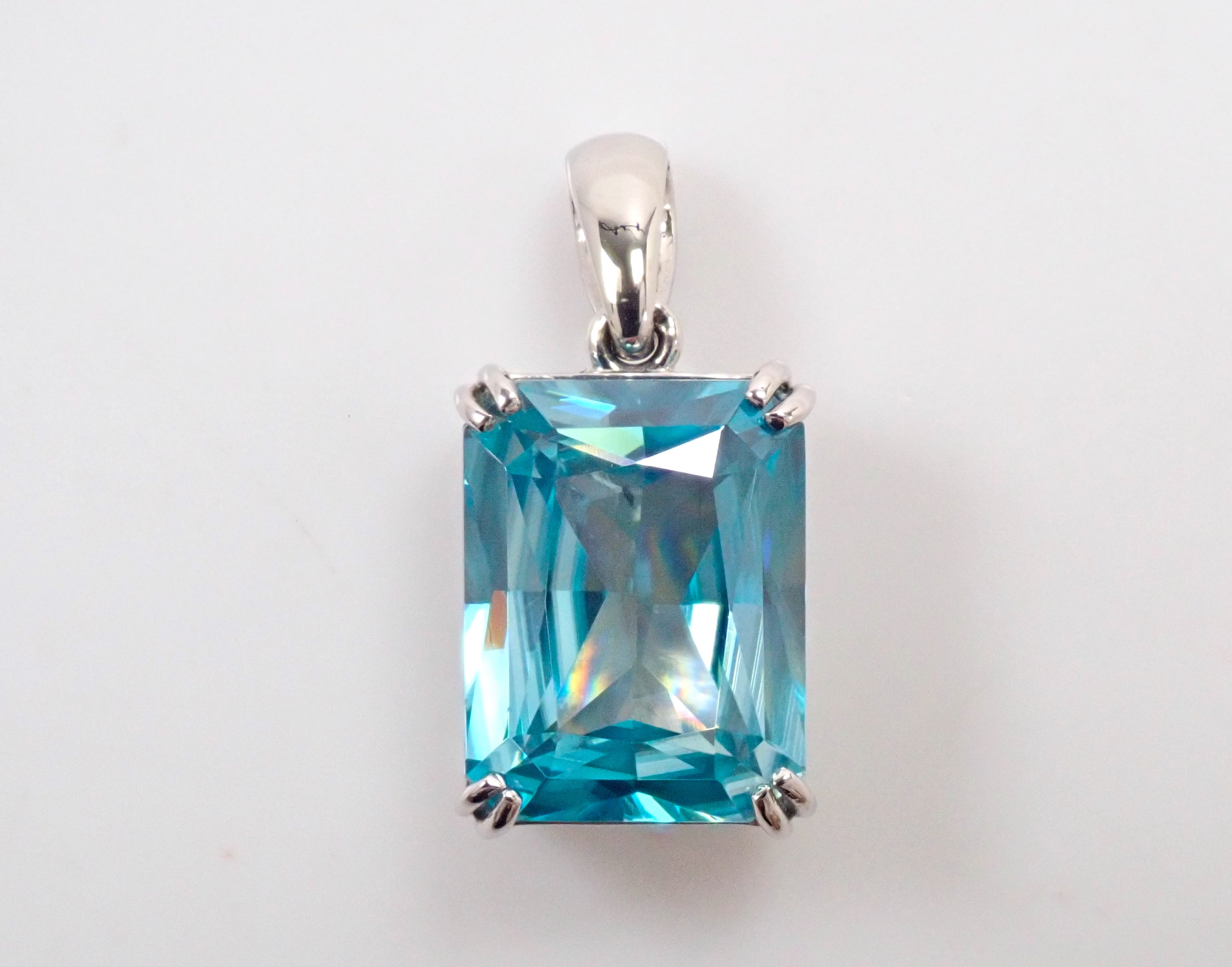 【8/25 22時販売】【カラフリ】Pt950 ブルージルコン（ラタナキリブルー） 5.00ct ペンダントトップ（ネックレストップ）鑑別書