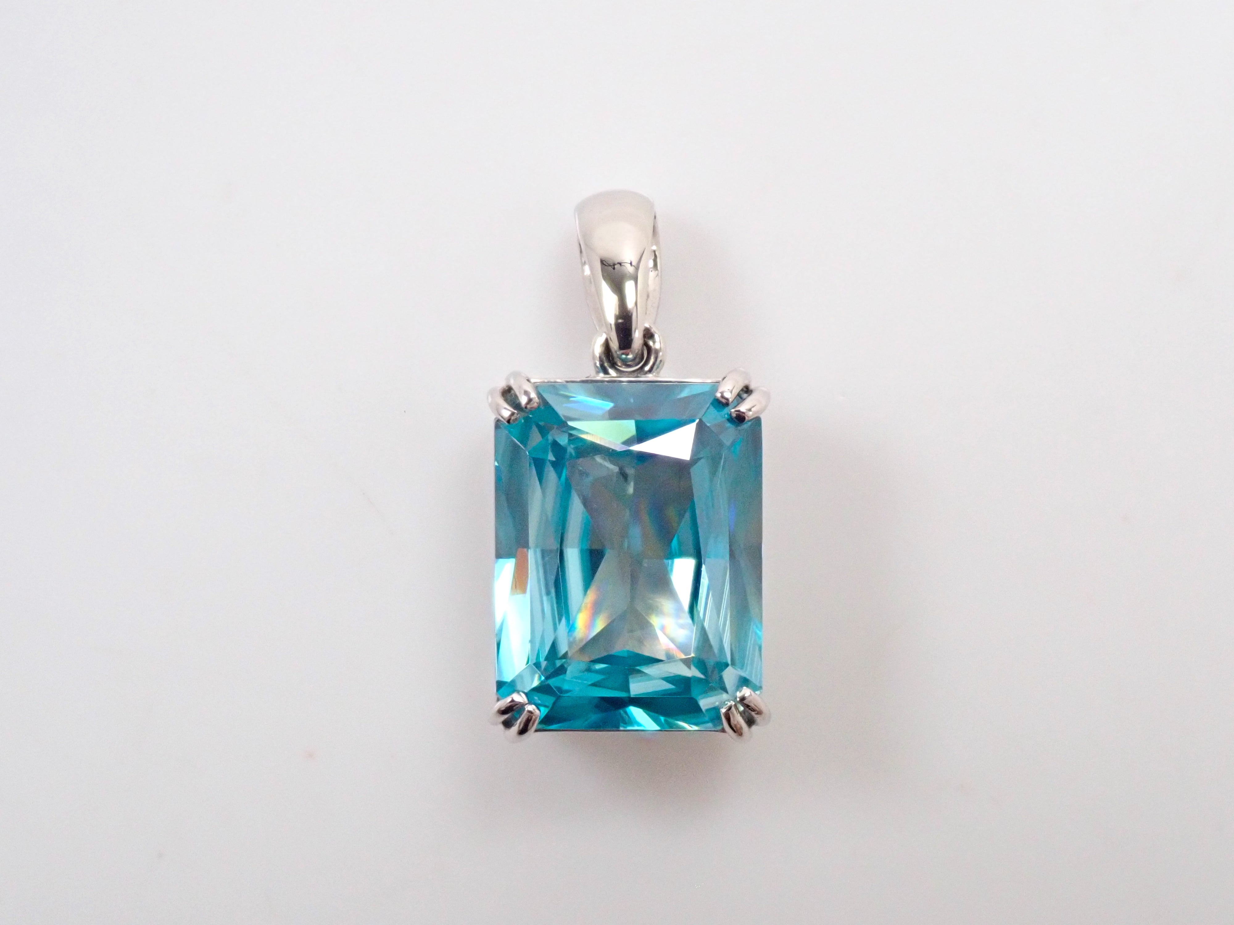 【8/25 22時販売】【カラフリ】Pt950 ブルージルコン（ラタナキリブルー） 5.00ct ペンダントトップ（ネックレストップ）鑑別書
