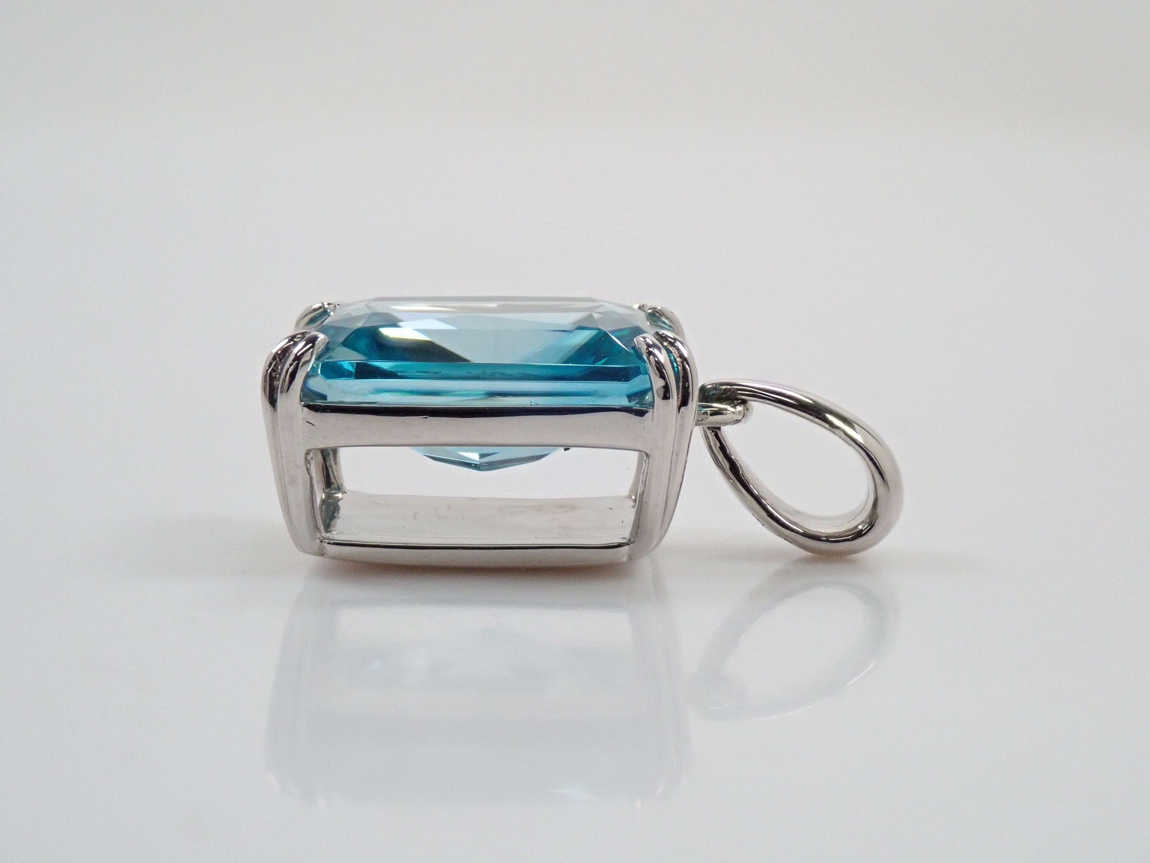 【22602713掲載】【カラフリ】Pt950 ブルージルコン（ラタナキリブルー） 5ct ペンダントトップ（ネックレストップ）鑑別書