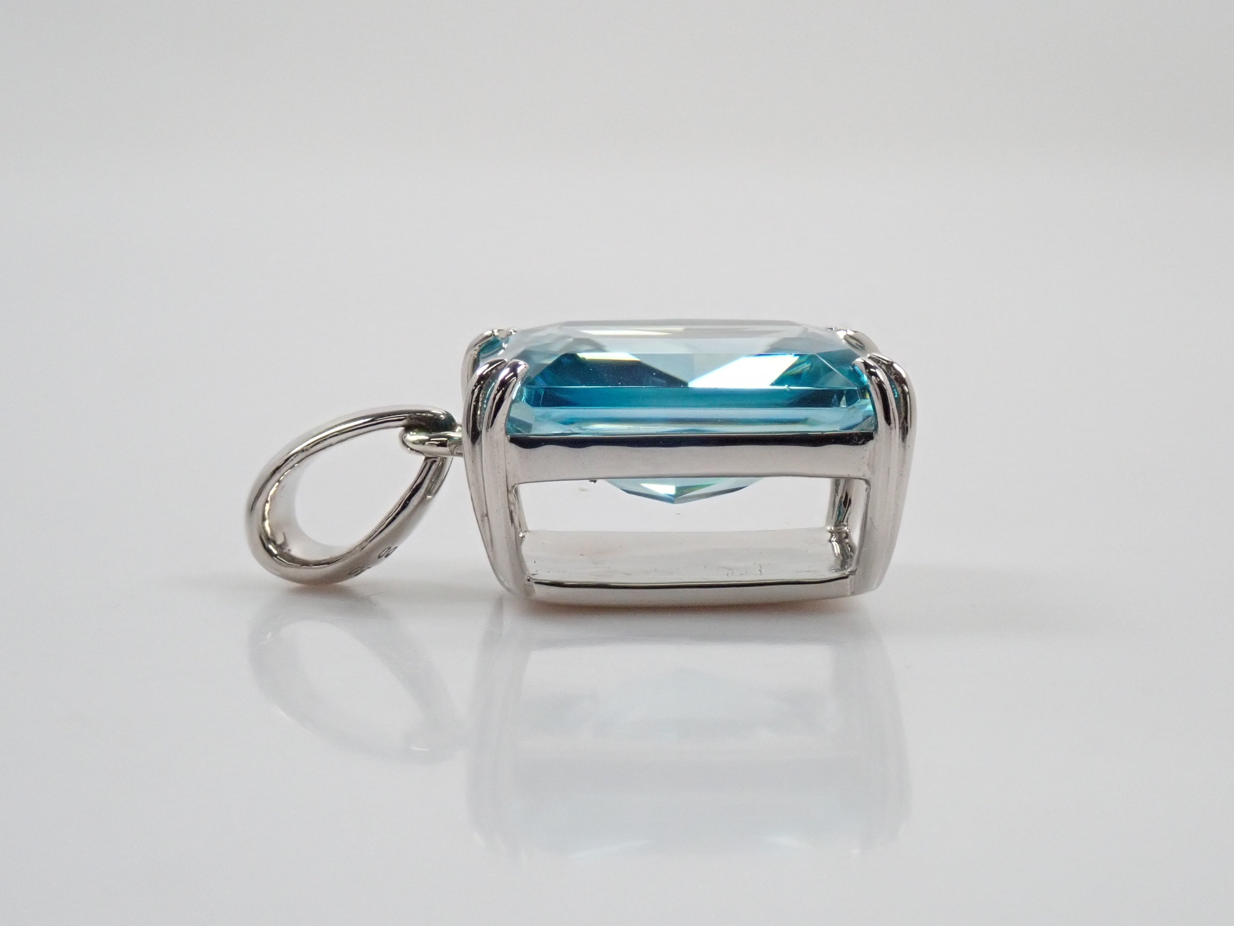 【22602713掲載】【カラフリ】Pt950 ブルージルコン（ラタナキリブルー） 5ct ペンダントトップ（ネックレストップ）鑑別書