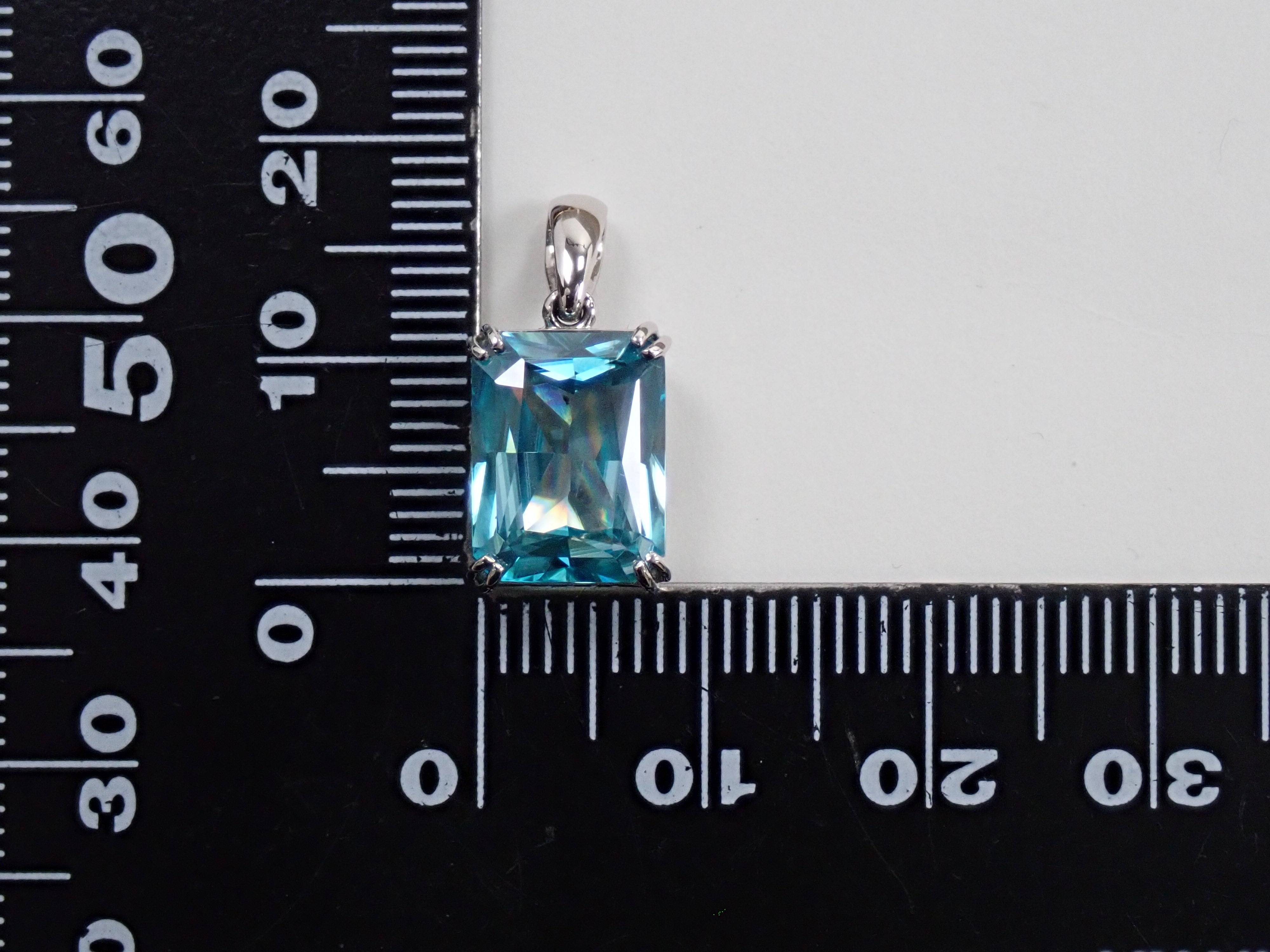 【22602713掲載】【カラフリ】Pt950 ブルージルコン（ラタナキリブルー） 5ct ペンダントトップ（ネックレストップ）鑑別書