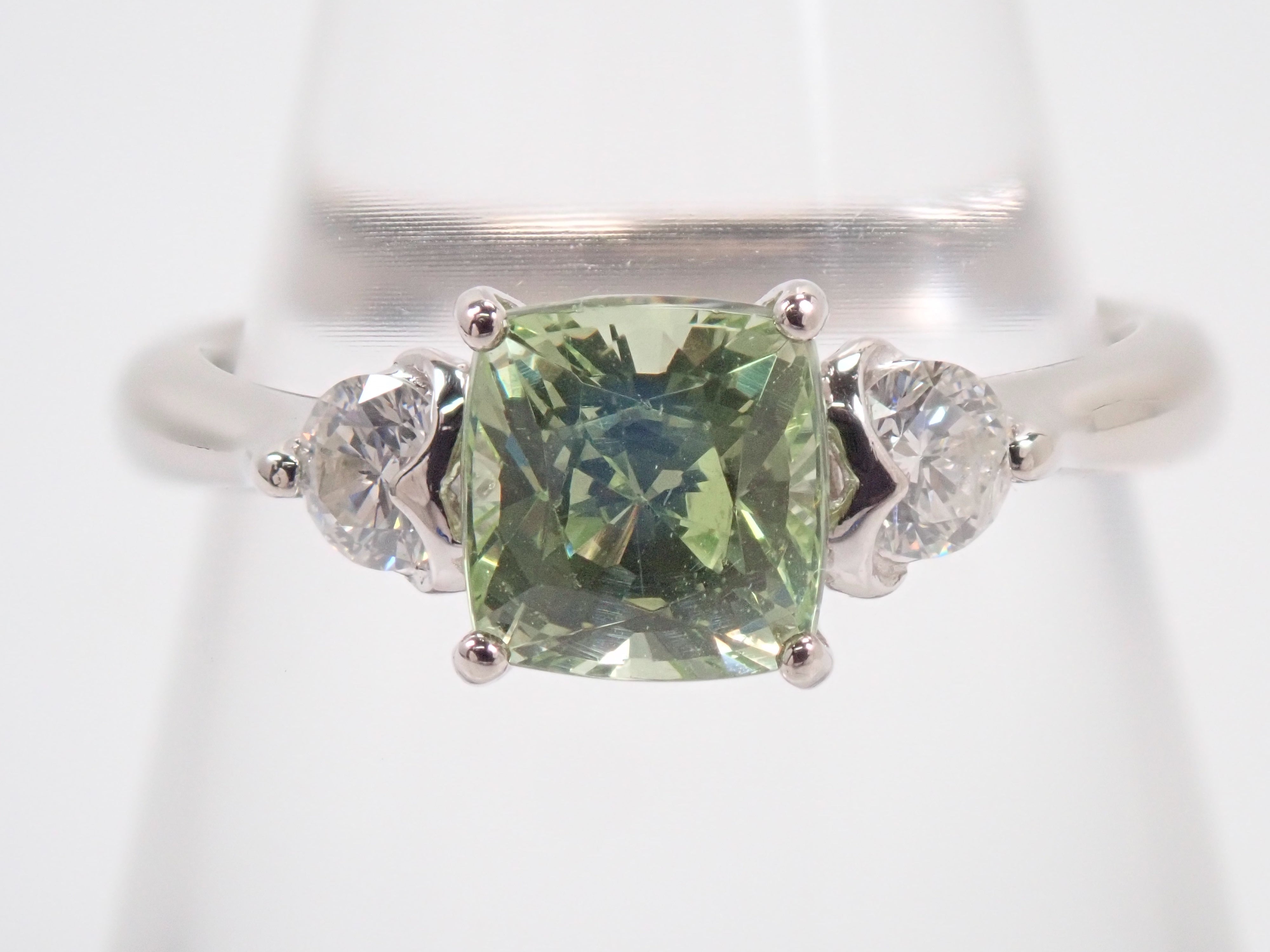 [Published as 22602712] [Colorful] Pt900 Grossular Garnet 1.31ct Diamond 0.24ct Ring with Appraisal Report