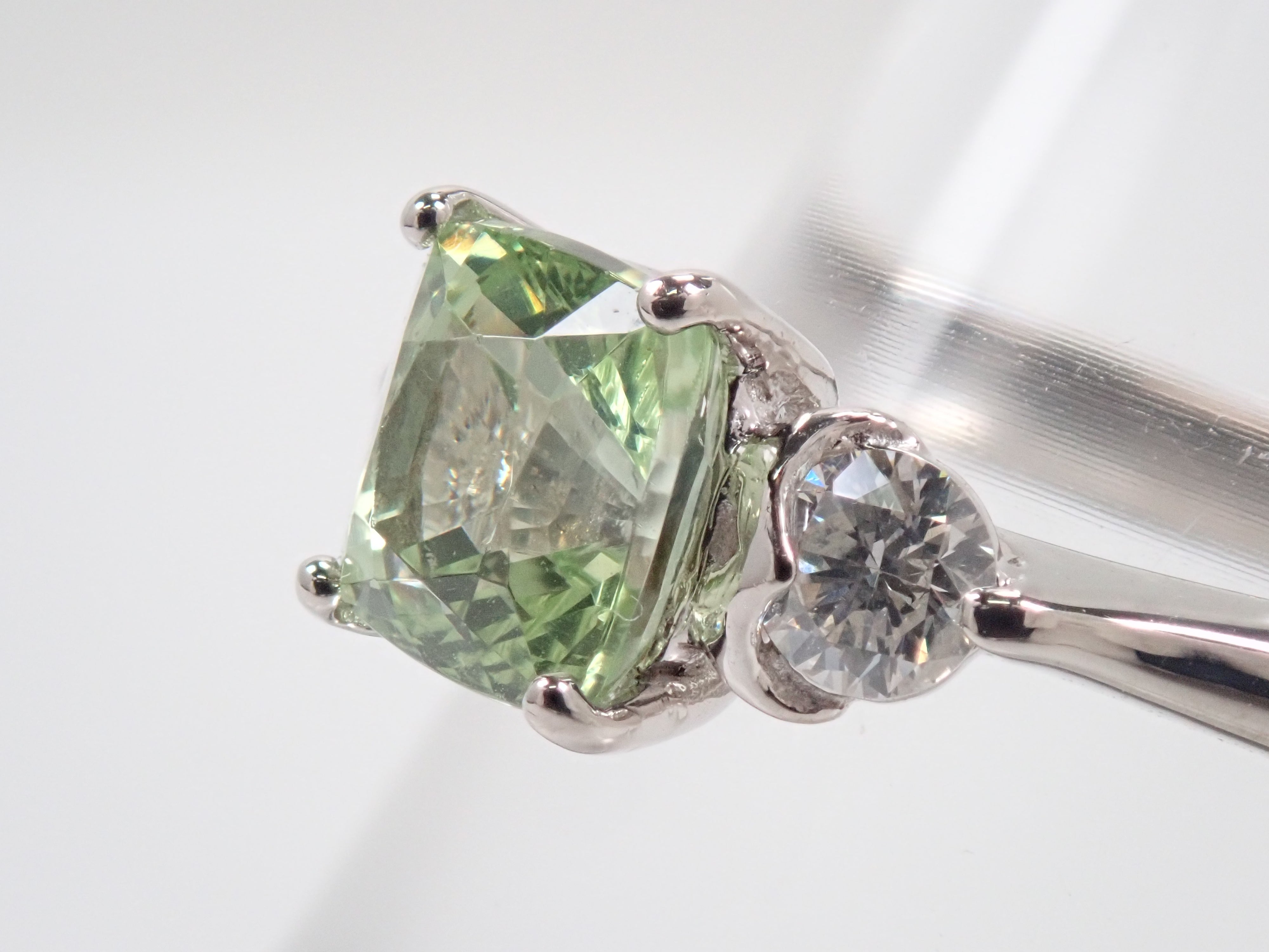 【22602712掲載】【カラフリ】Pt900 グロッシュラーガーネット 1.31ct ダイヤモンド0.24ctリング鑑別書