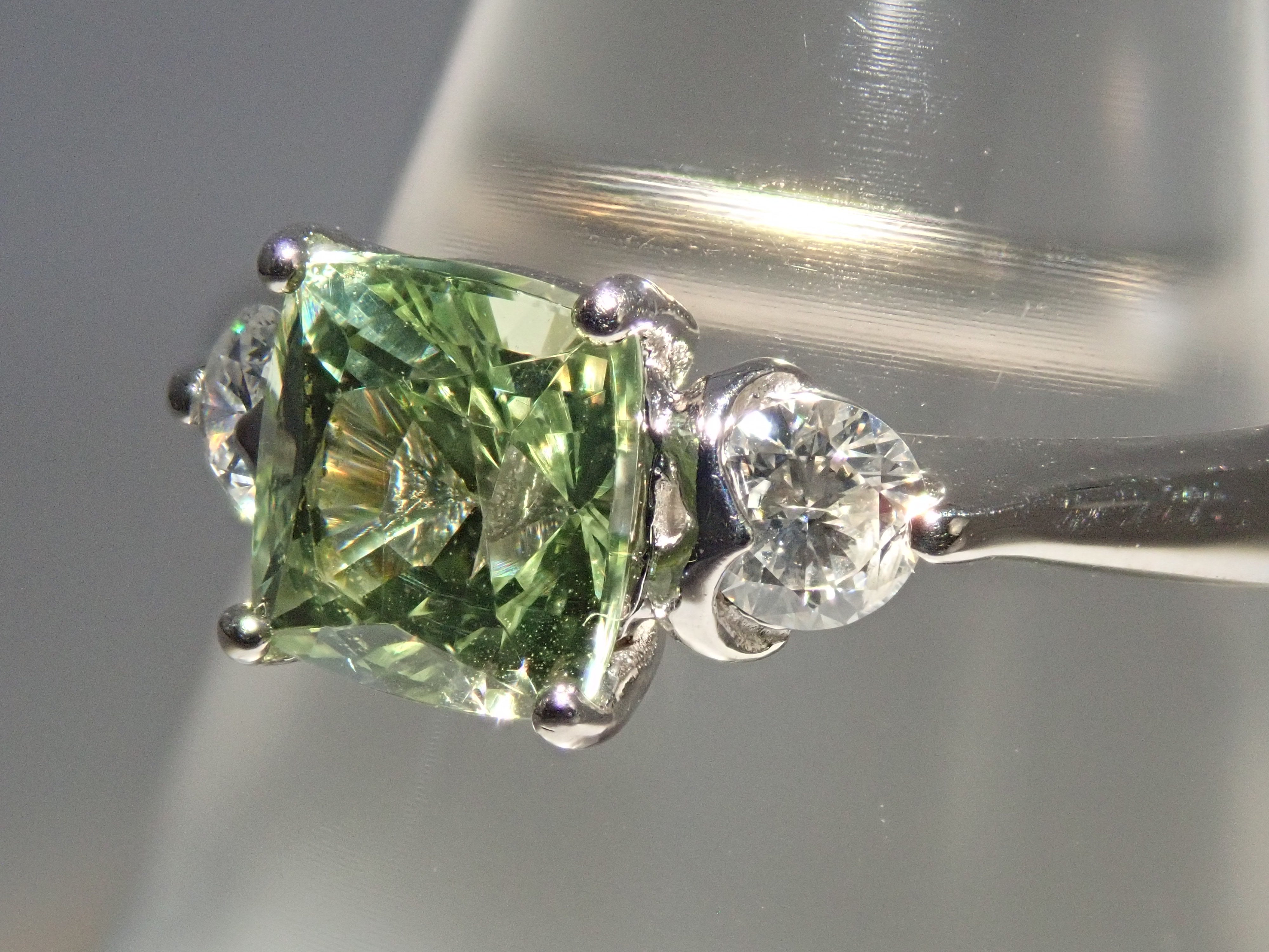 【22602712掲載】【カラフリ】Pt900 グロッシュラーガーネット 1.31ct ダイヤモンド0.24ctリング鑑別書