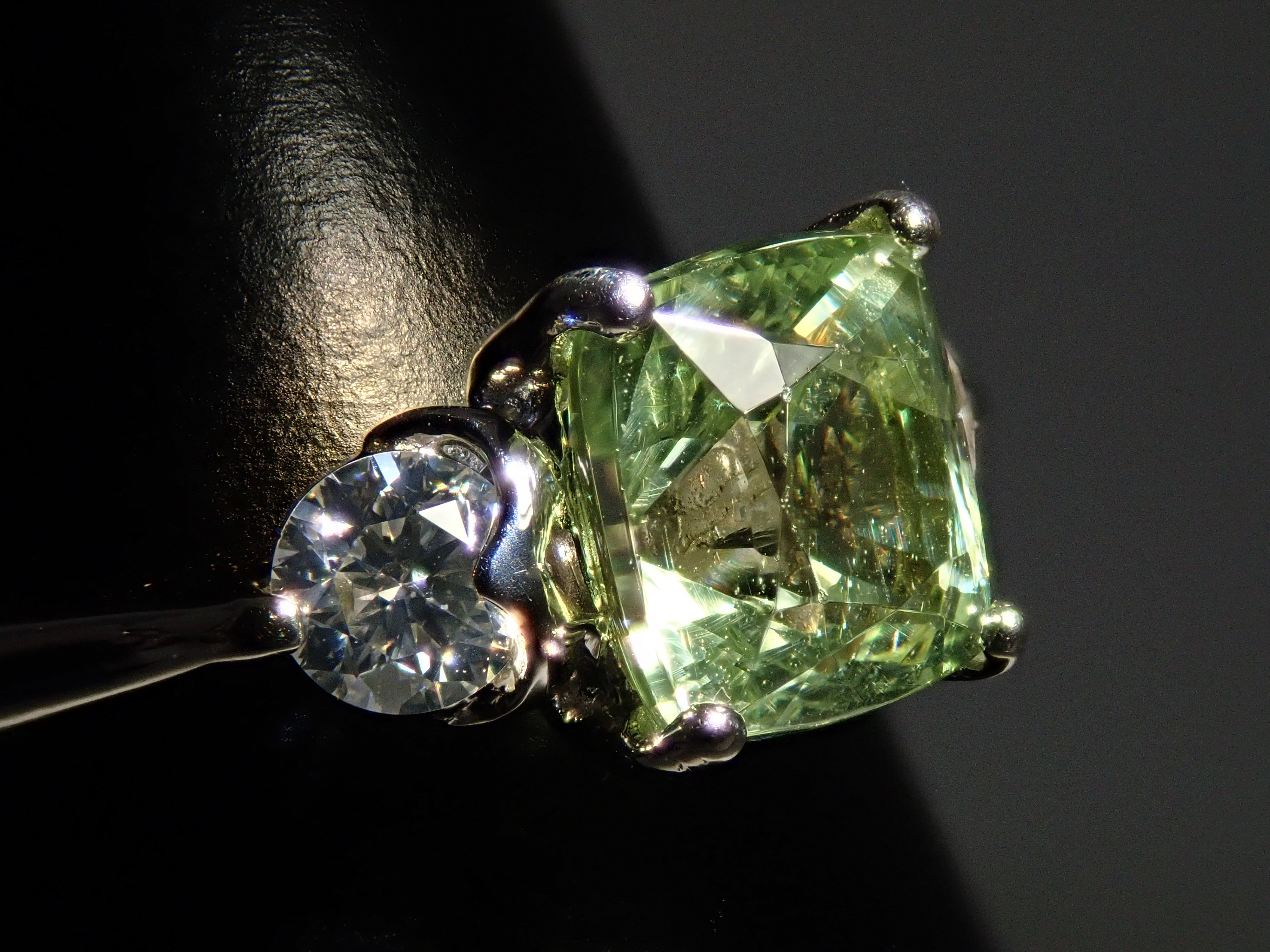 【22602712掲載】【カラフリ】Pt900 グロッシュラーガーネット 1.31ct ダイヤモンド0.24ctリング鑑別書