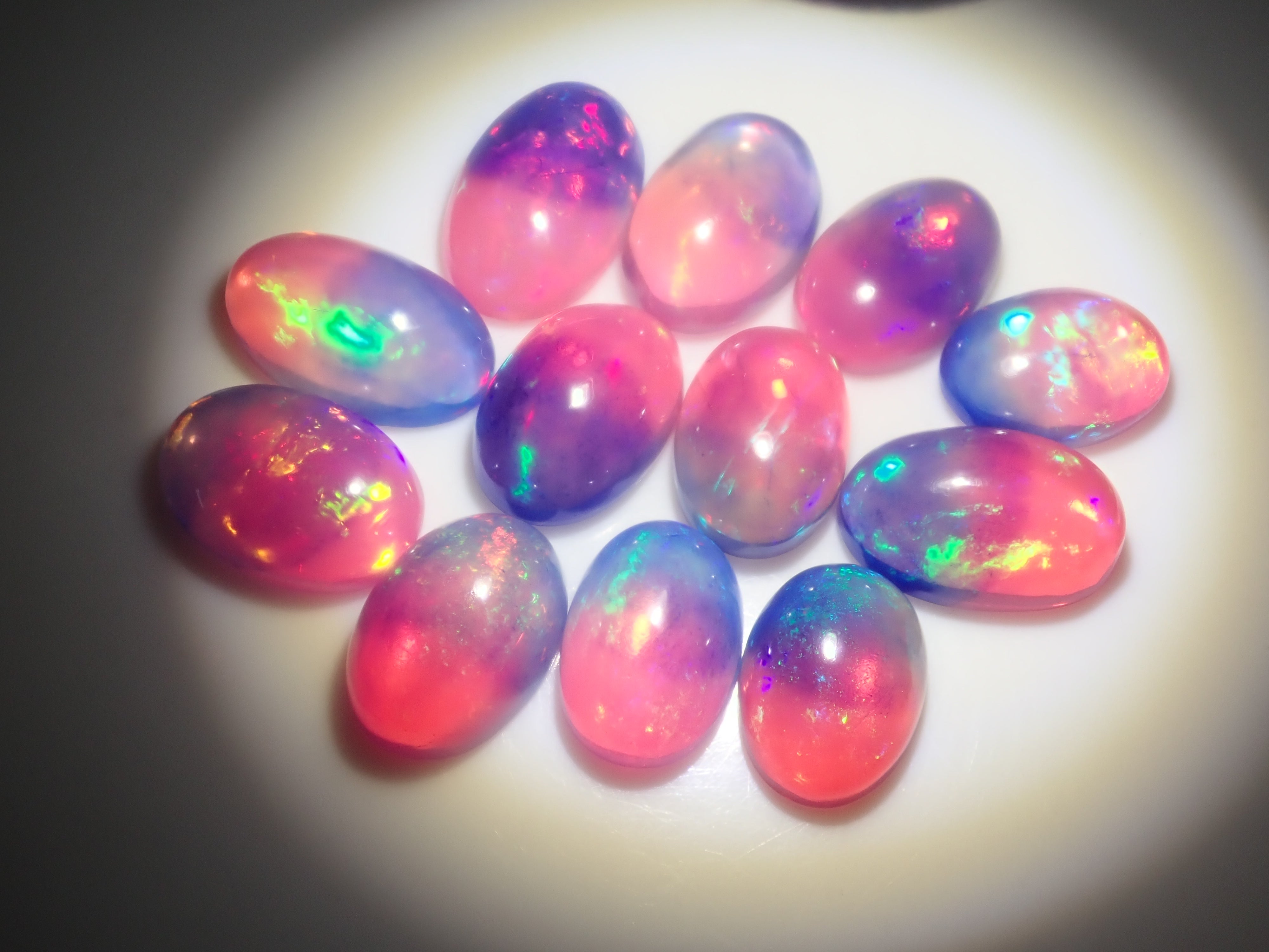 [On sale May 29th at 10 PM] "Checker x Sui" Koshu Kiseki Cut Mexican Fire Opal (usually 79,800 yen) Gacha with only 10 stones available. Win a Fire Opal (and receive one Contraluz!). [Multiple purchase discount available]