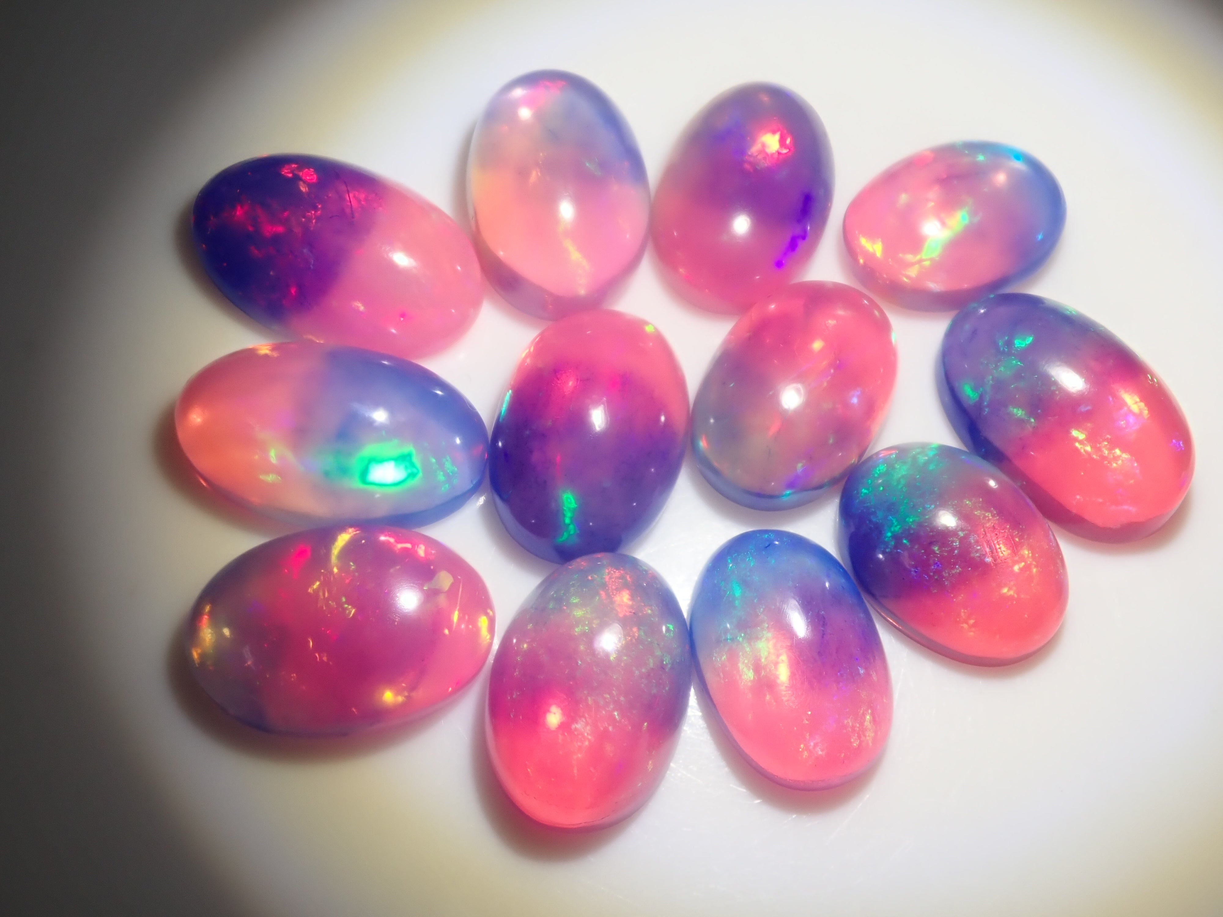 [On sale May 29th at 10 PM] "Checker x Sui" Koshu Kiseki Cut Mexican Fire Opal (usually 79,800 yen) Gacha with only 10 stones available. Win a Fire Opal (and receive one Contraluz!). [Multiple purchase discount available]